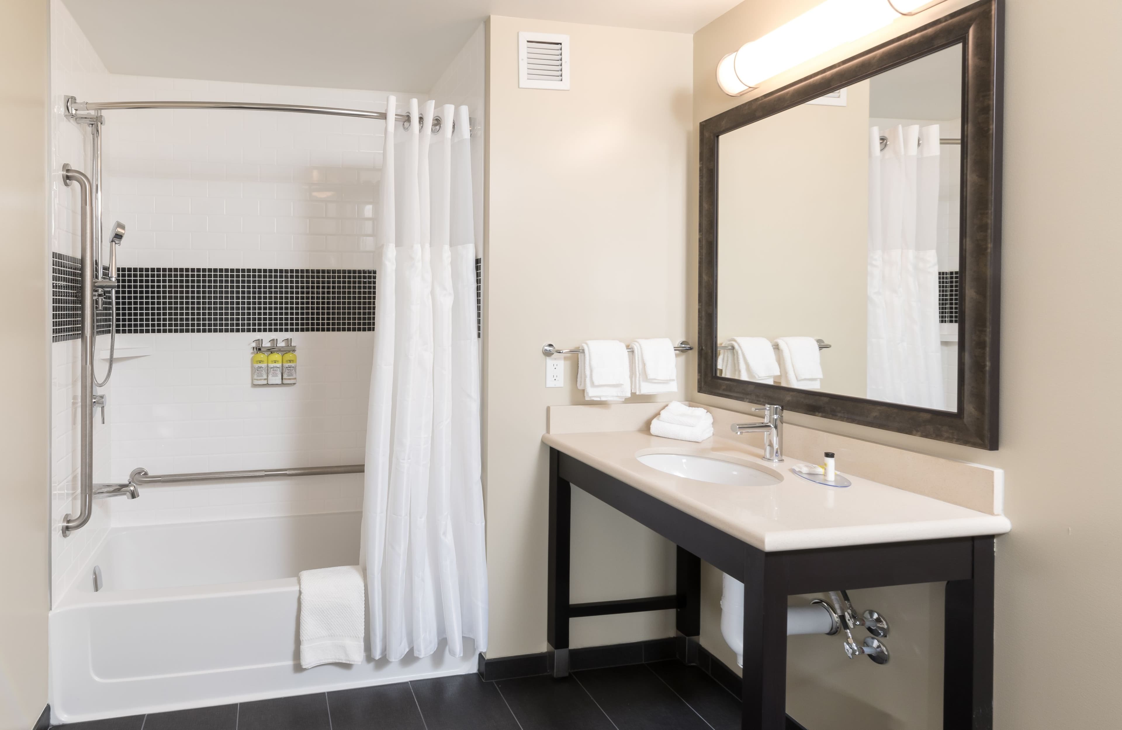 Staybridge Suites Saskatoon - University — 7