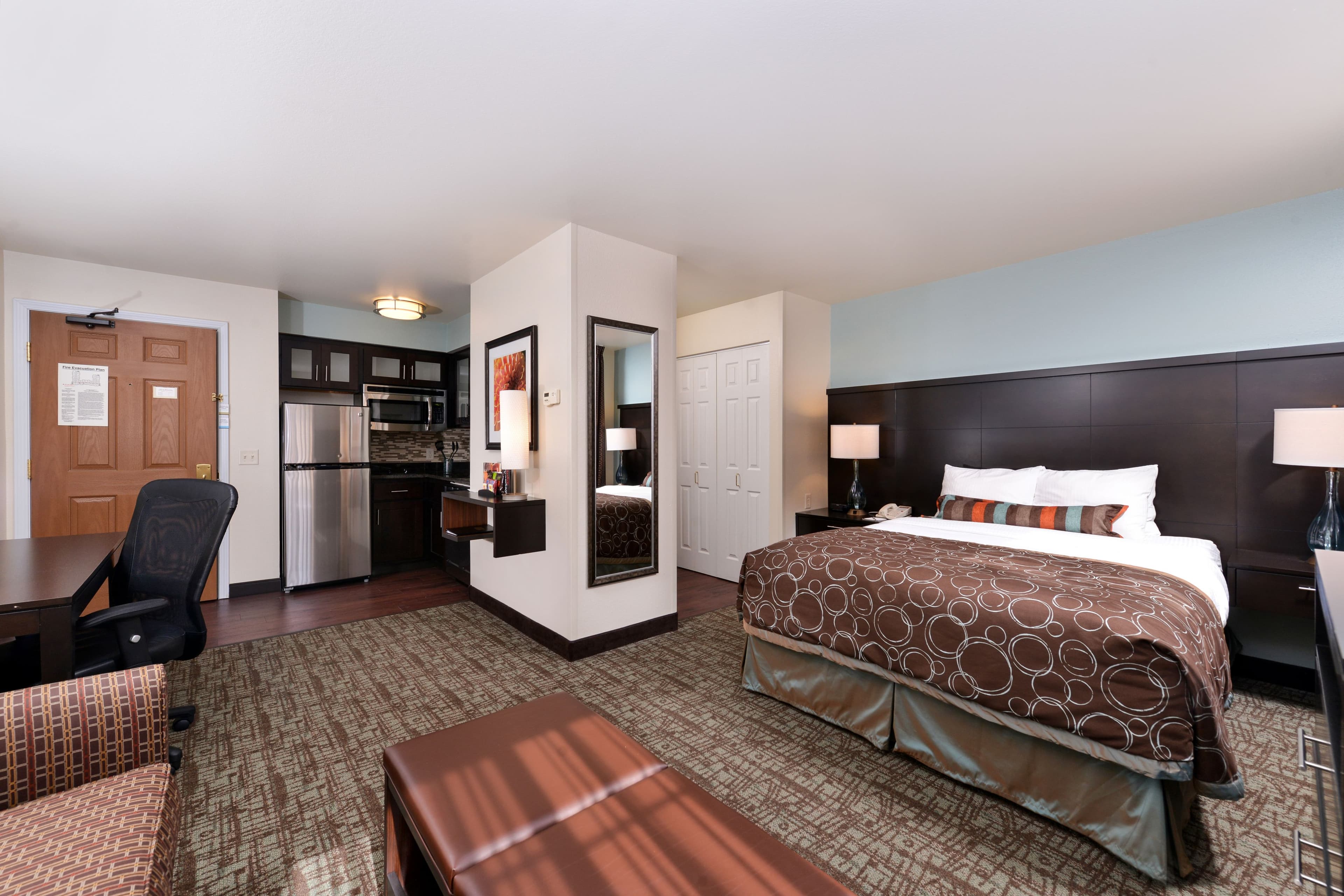 Staybridge Suites Sioux Falls at Empire Mall - Image 4