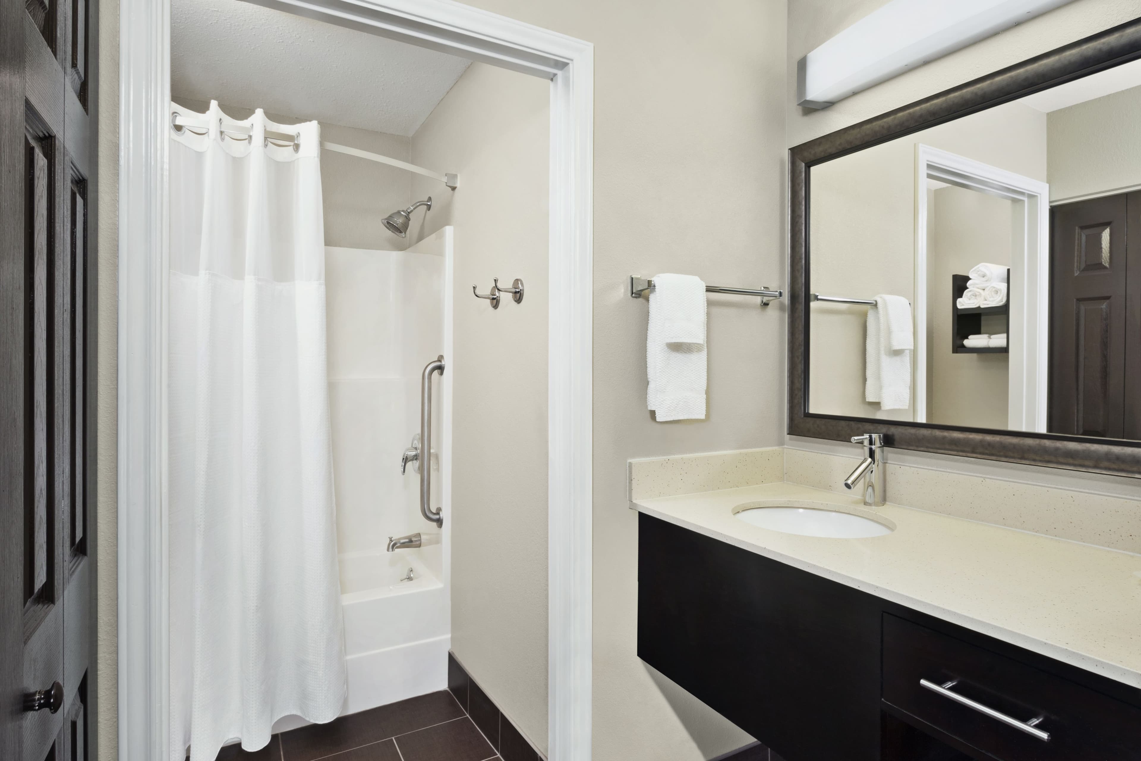 Staybridge Suites Springfield-South - Image 3