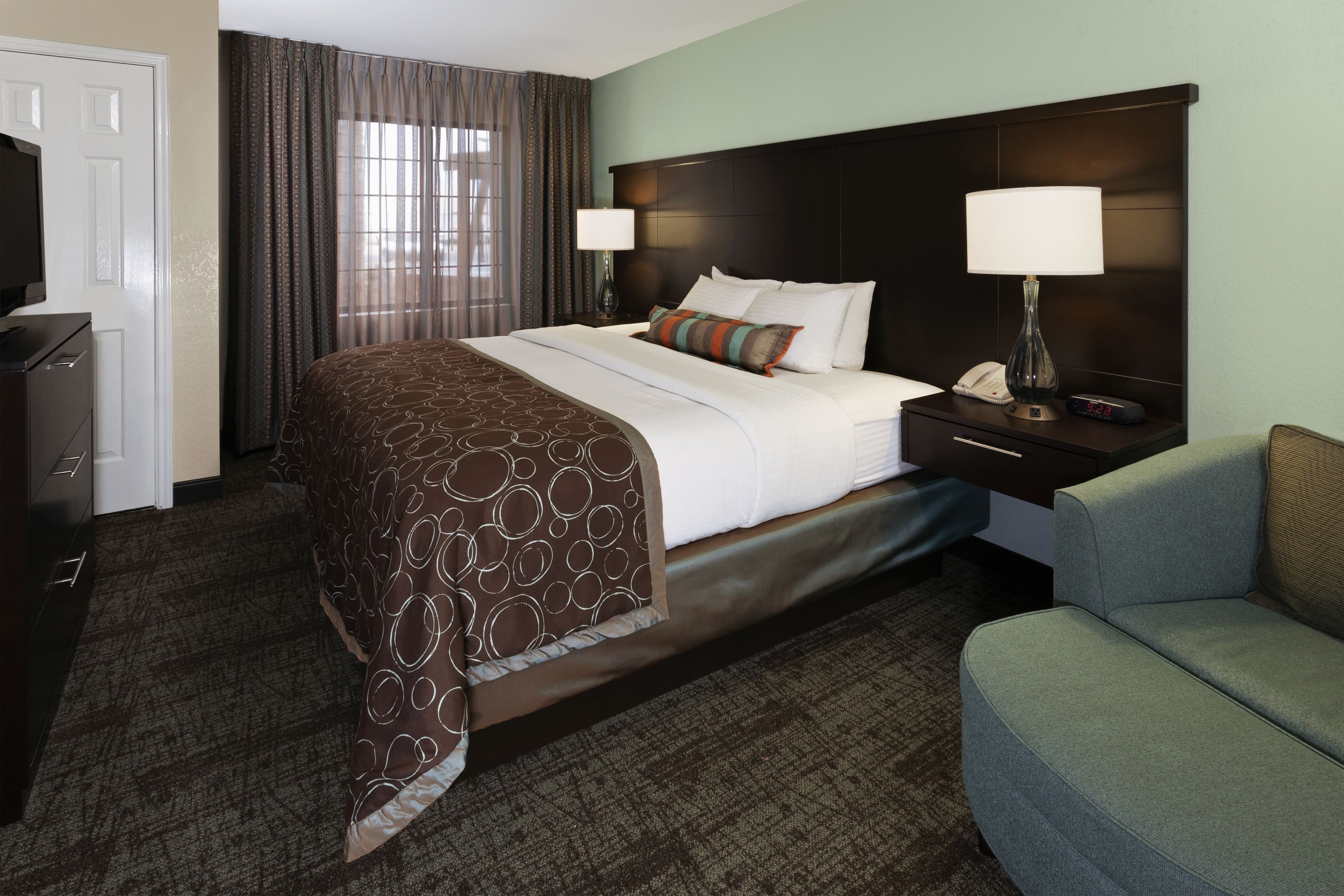 Staybridge Suites Springfield-South - Image 4