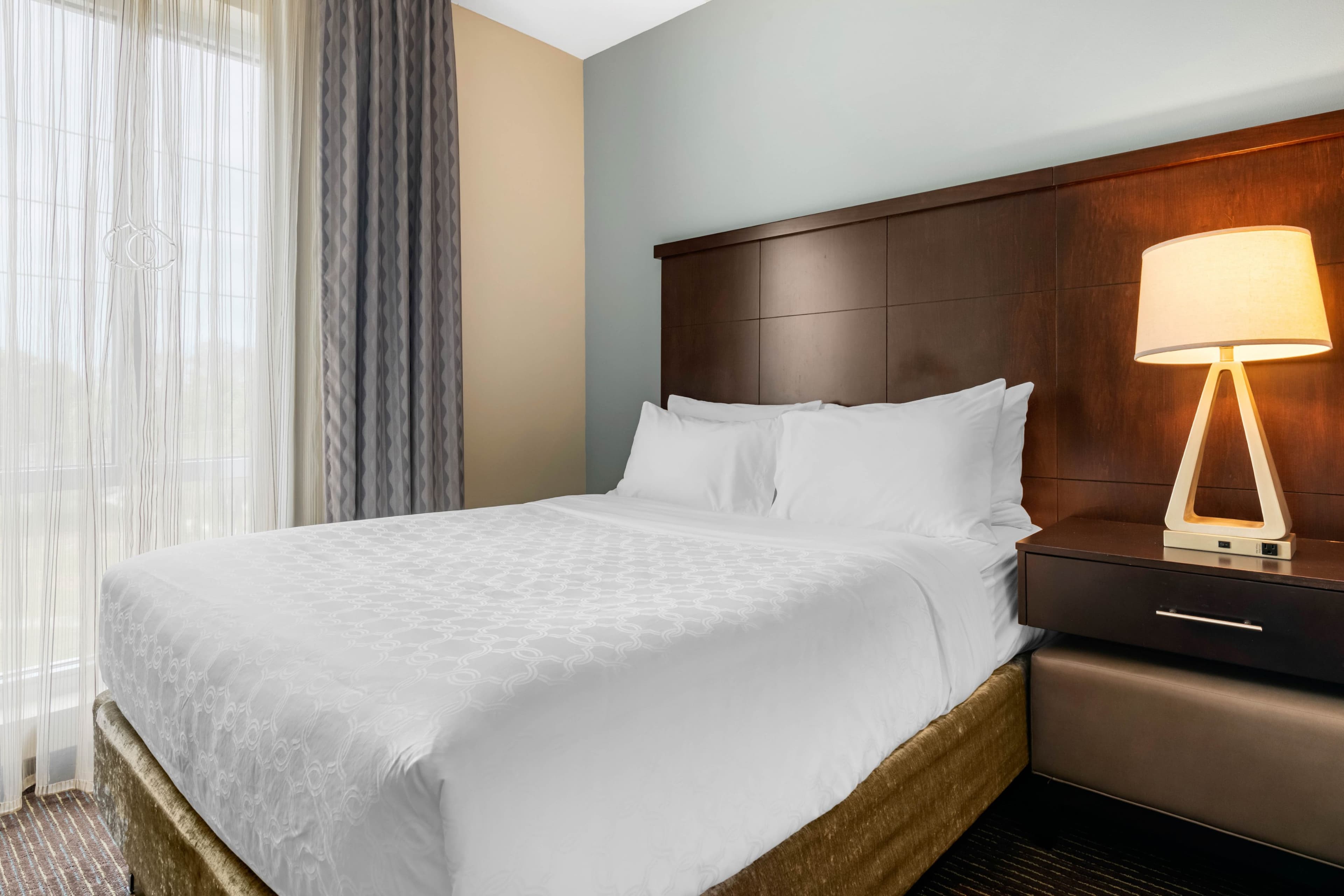 Staybridge Suites St. Petersburg Downtown — 14