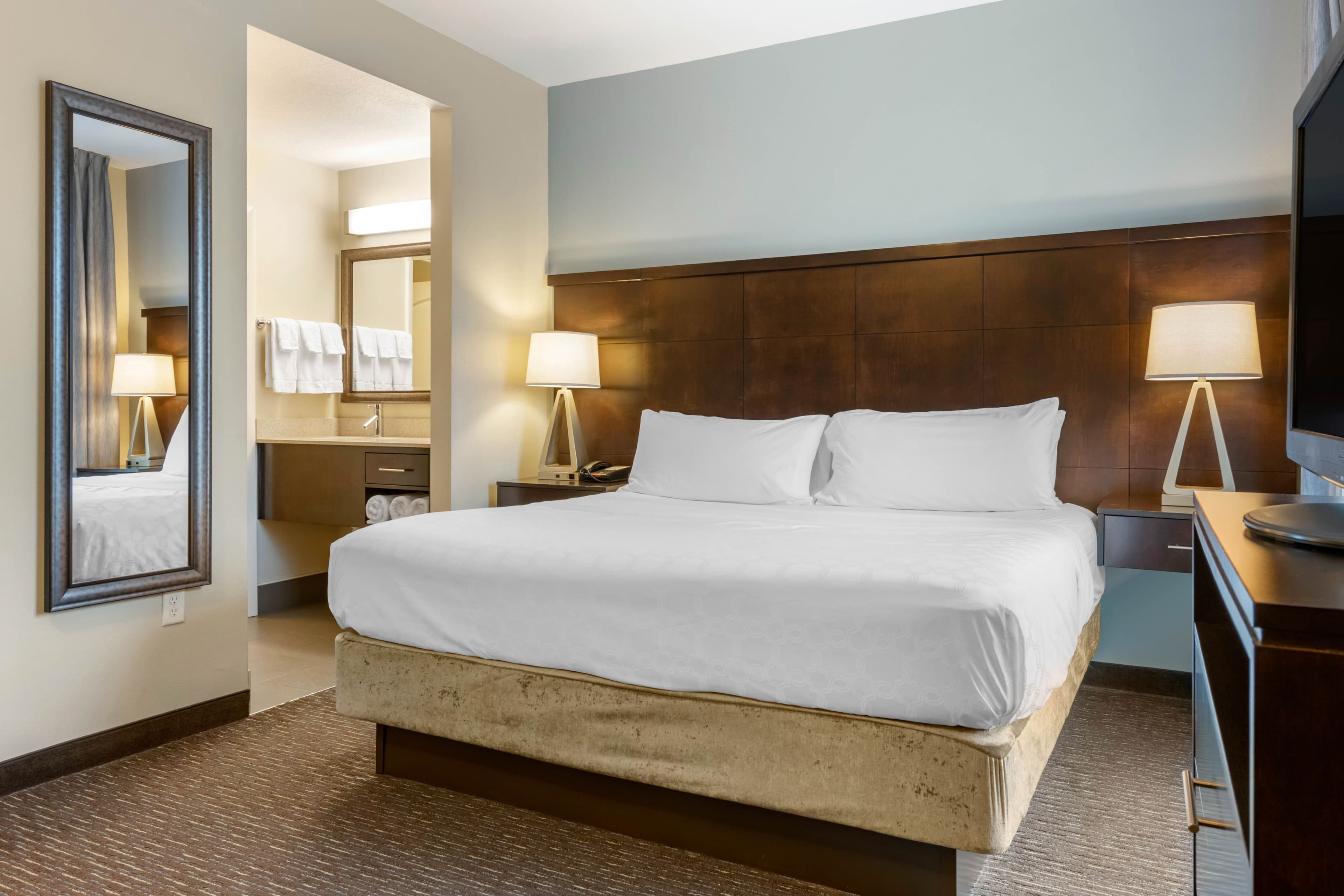 Staybridge Suites St. Petersburg Downtown - Image 2