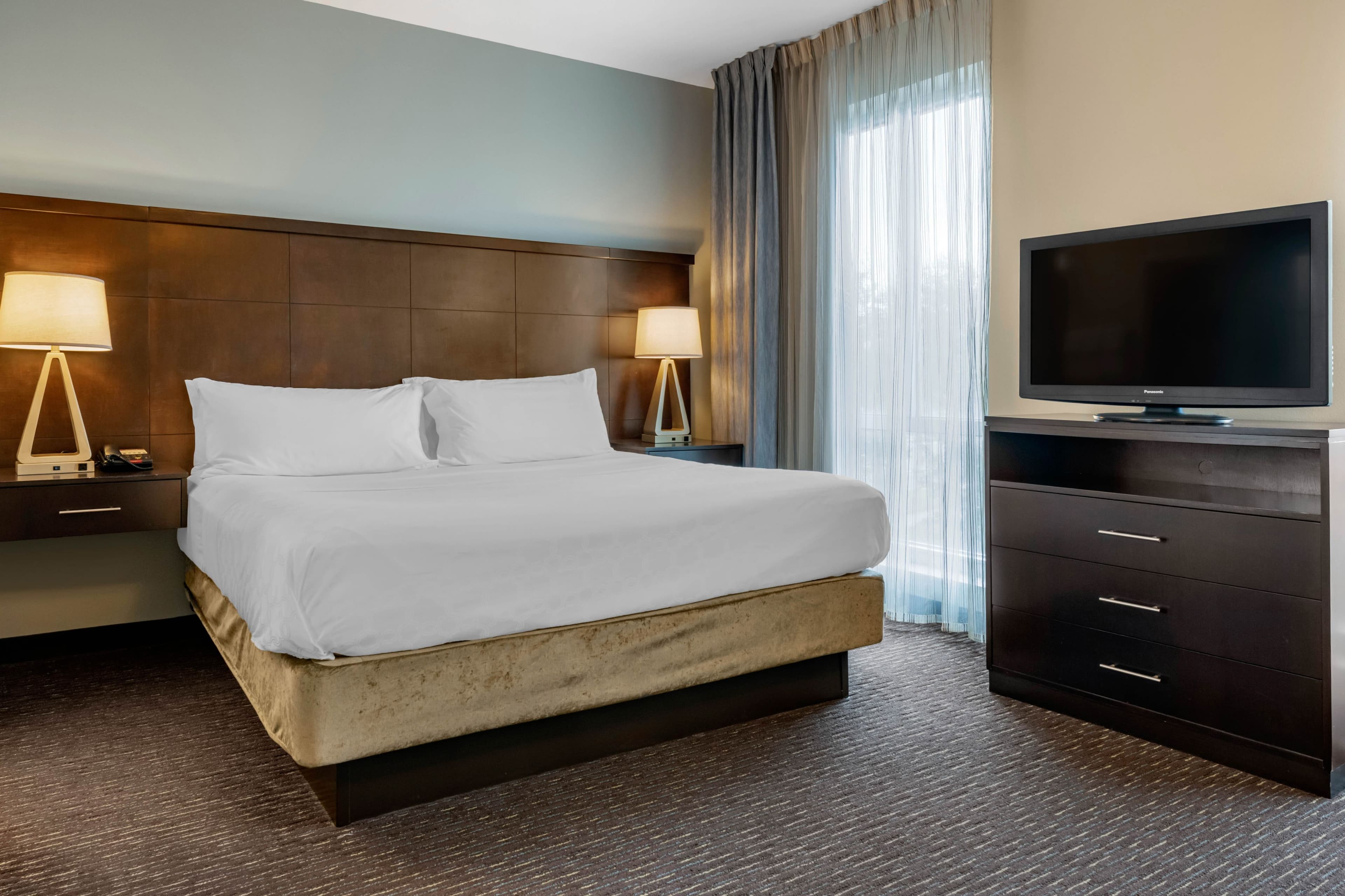 Staybridge Suites St. Petersburg Downtown — 8