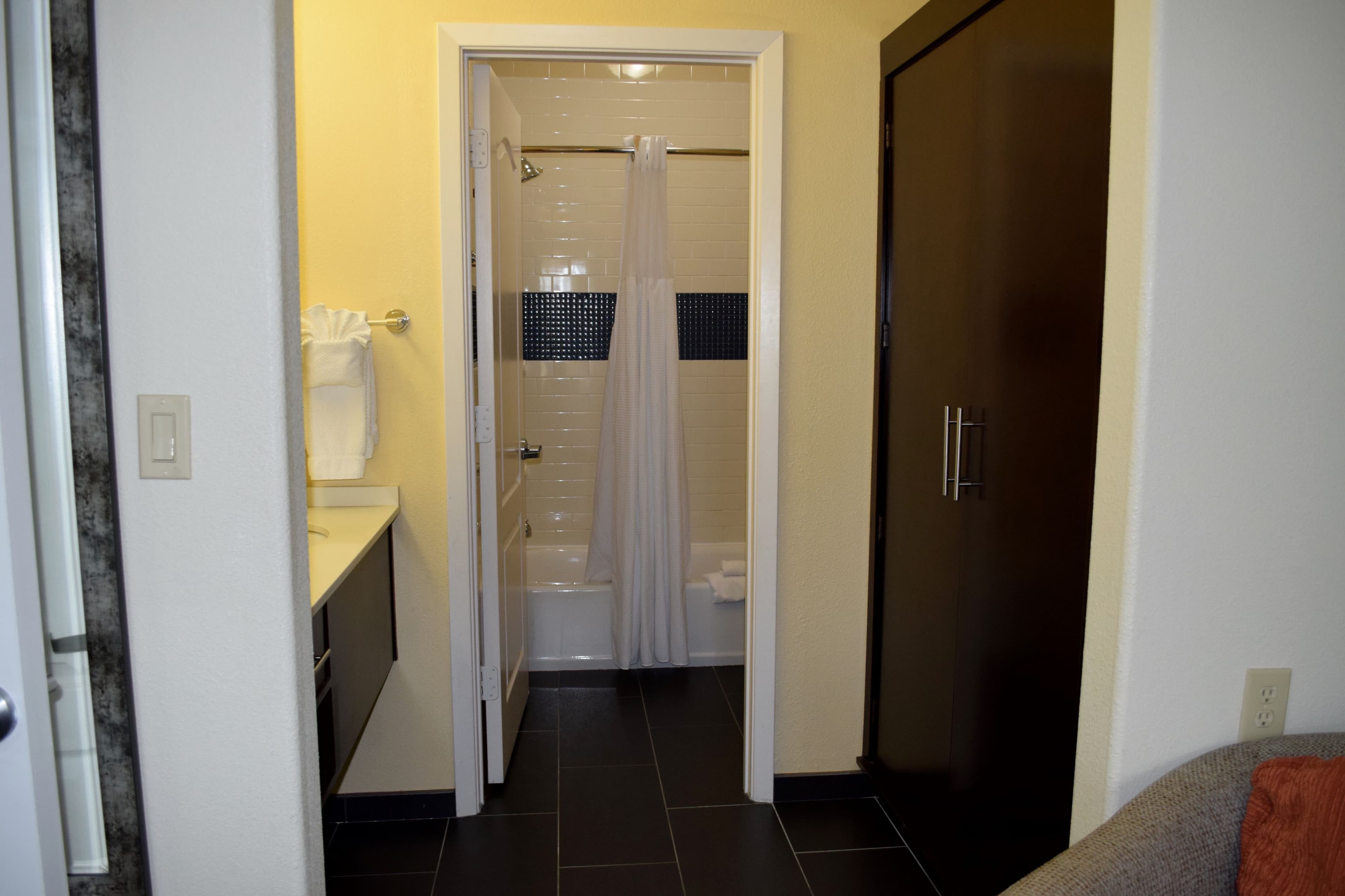 Staybridge Suites Houston Stafford - Sugar Land - Image 4