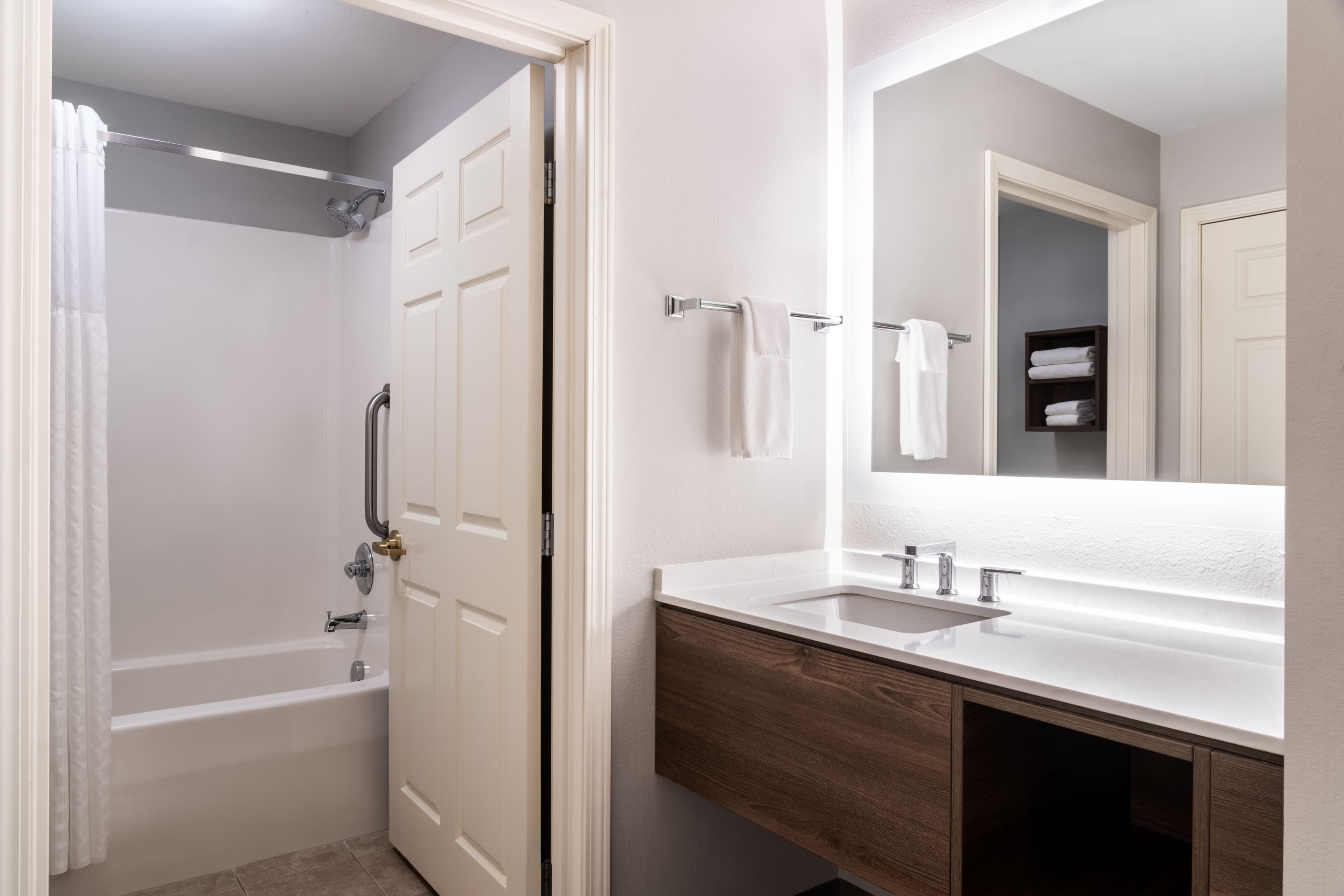 Staybridge Suites Akron-Stow-Cuyahoga Falls - Image 2