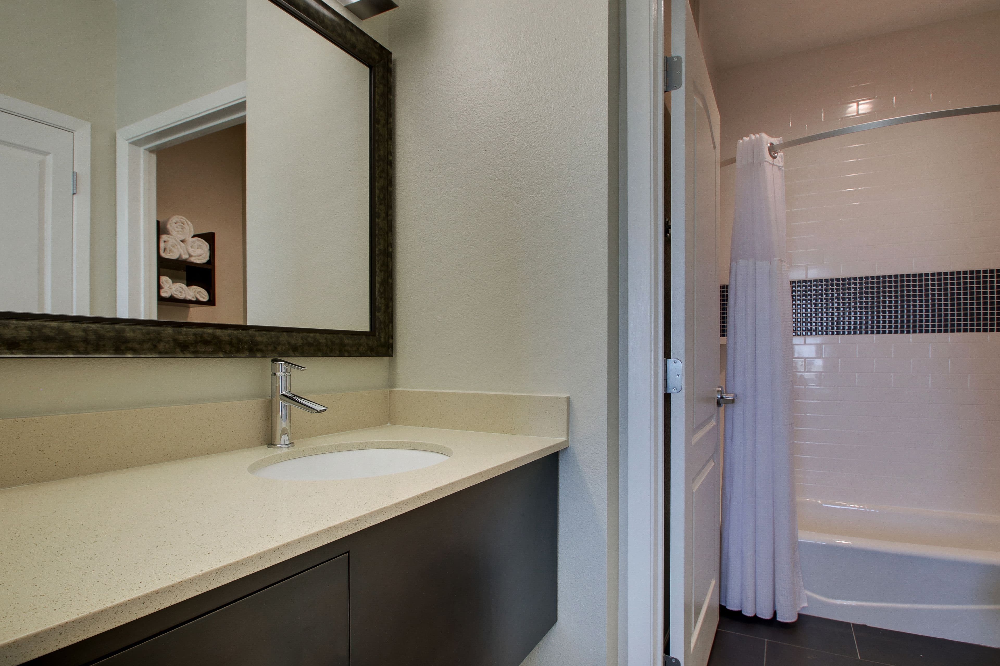 Staybridge Suites Plano - The Colony - Image 5