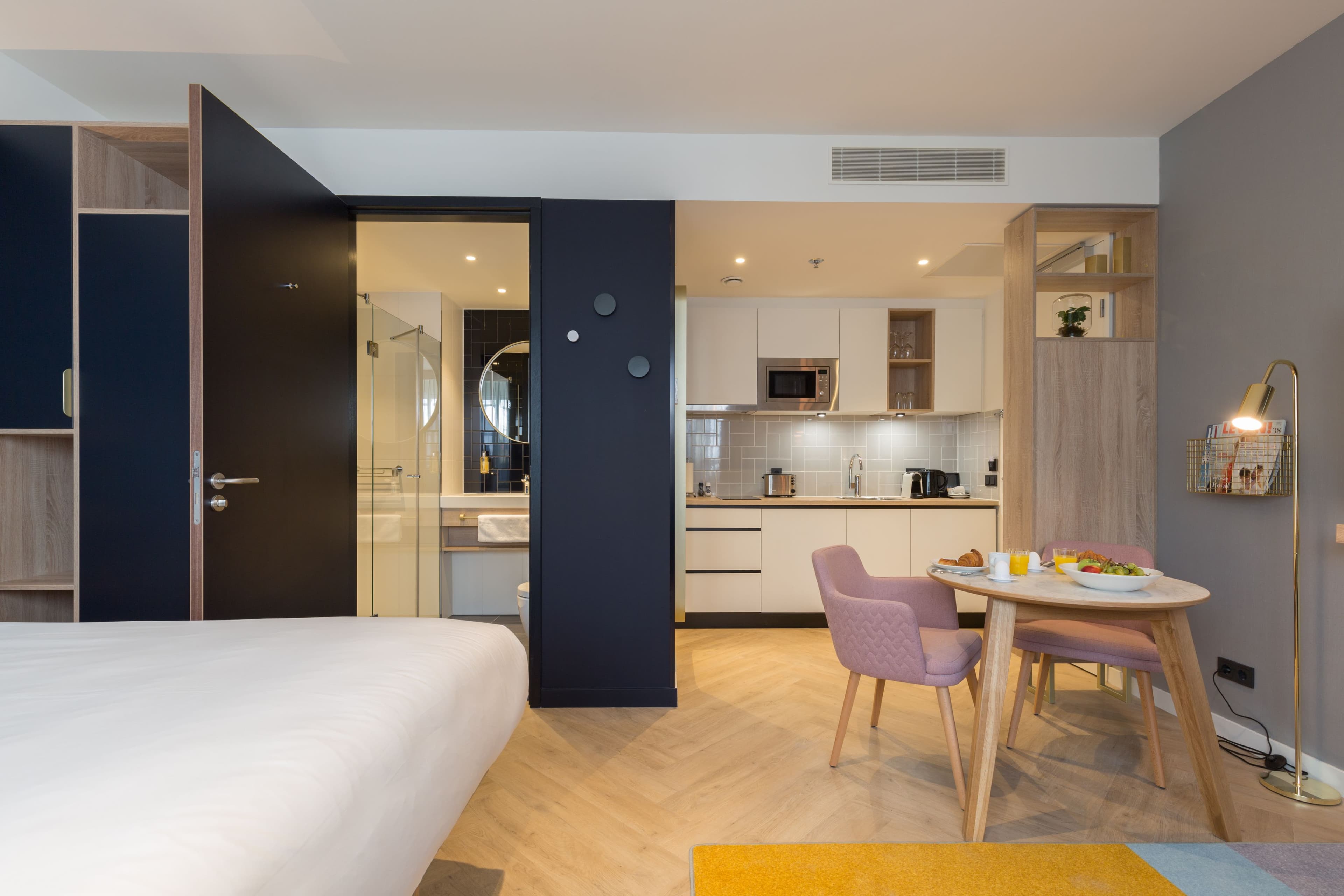 1 Queen Bed Studio Suite - Image 6
