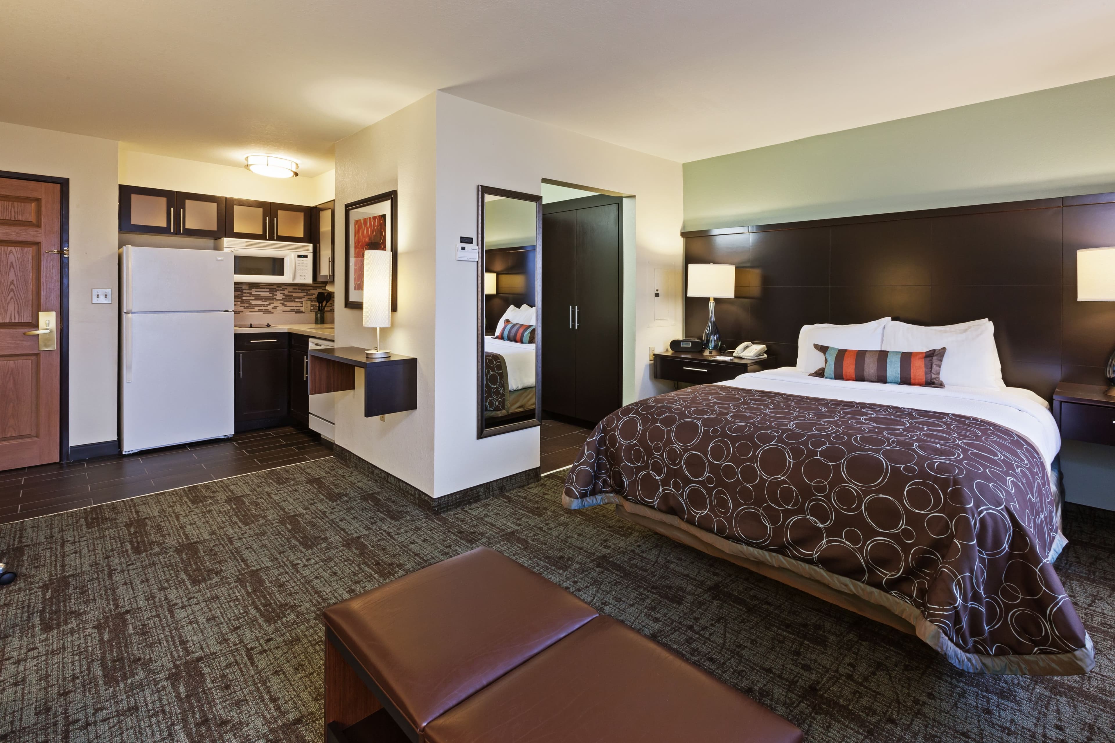Staybridge Suites Tulsa-Woodland Hills - Image 2