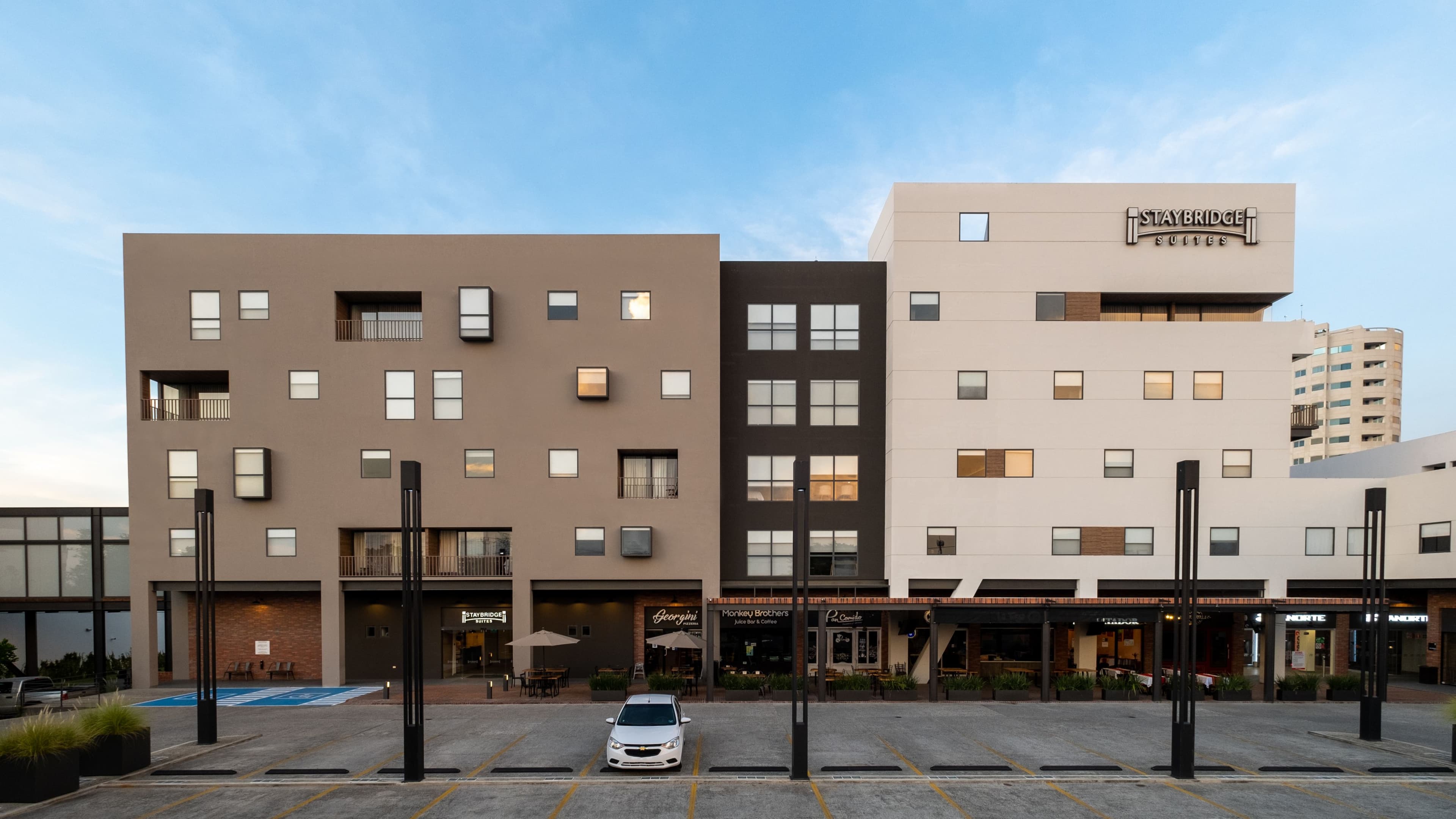 Staybridge Suites Villahermosa - Image 1