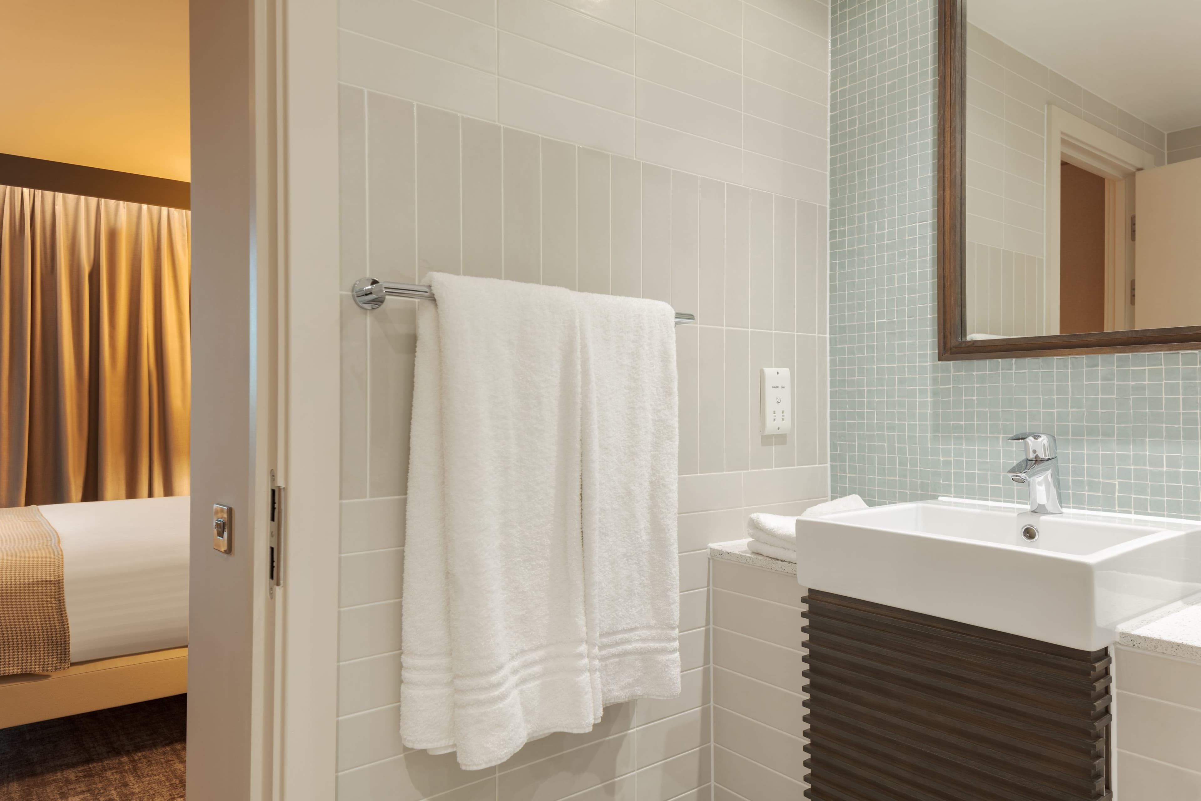 Staybridge Suites London - Heathrow Bath Road — 6