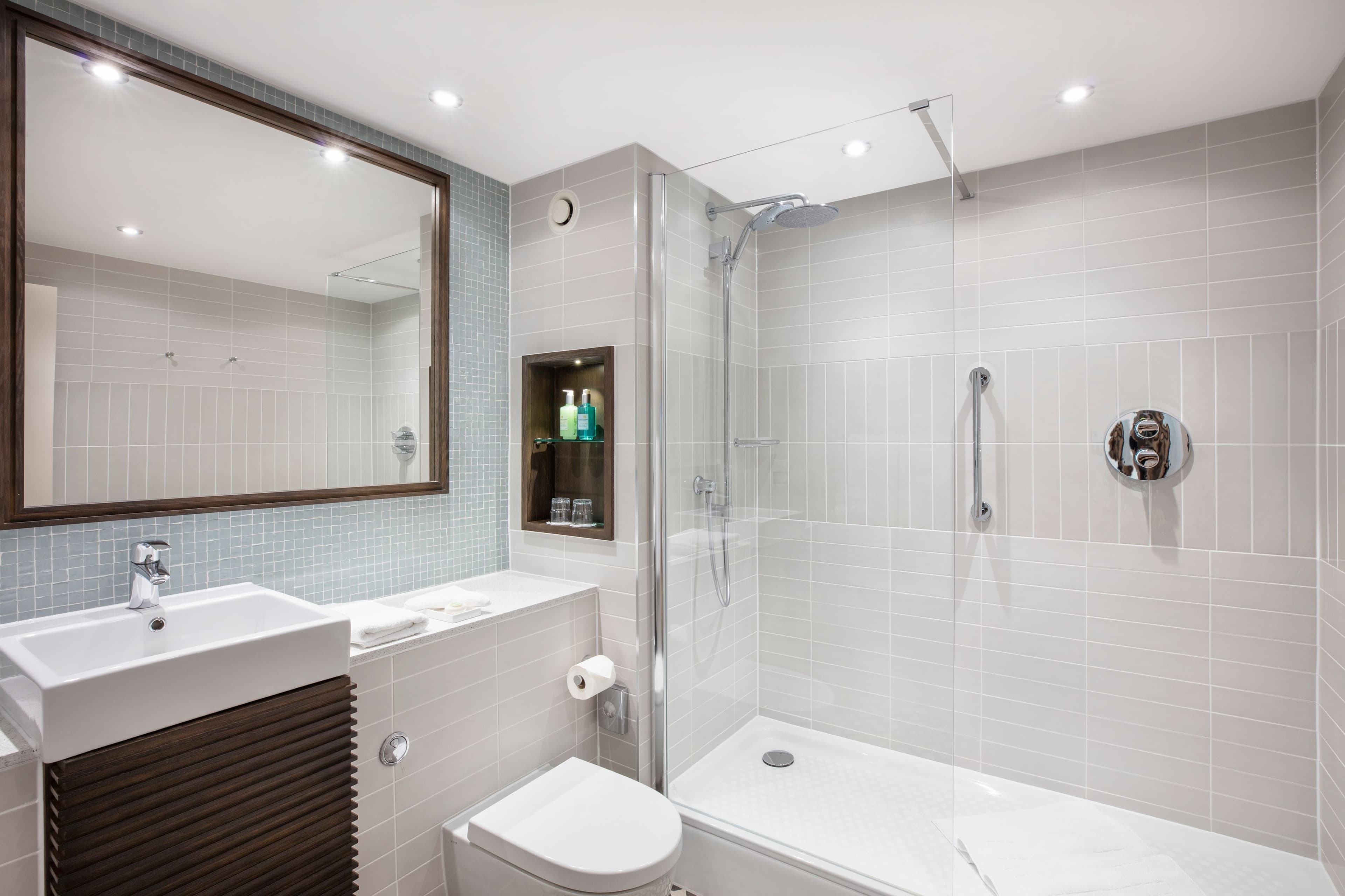 Staybridge Suites London - Heathrow Bath Road — 11