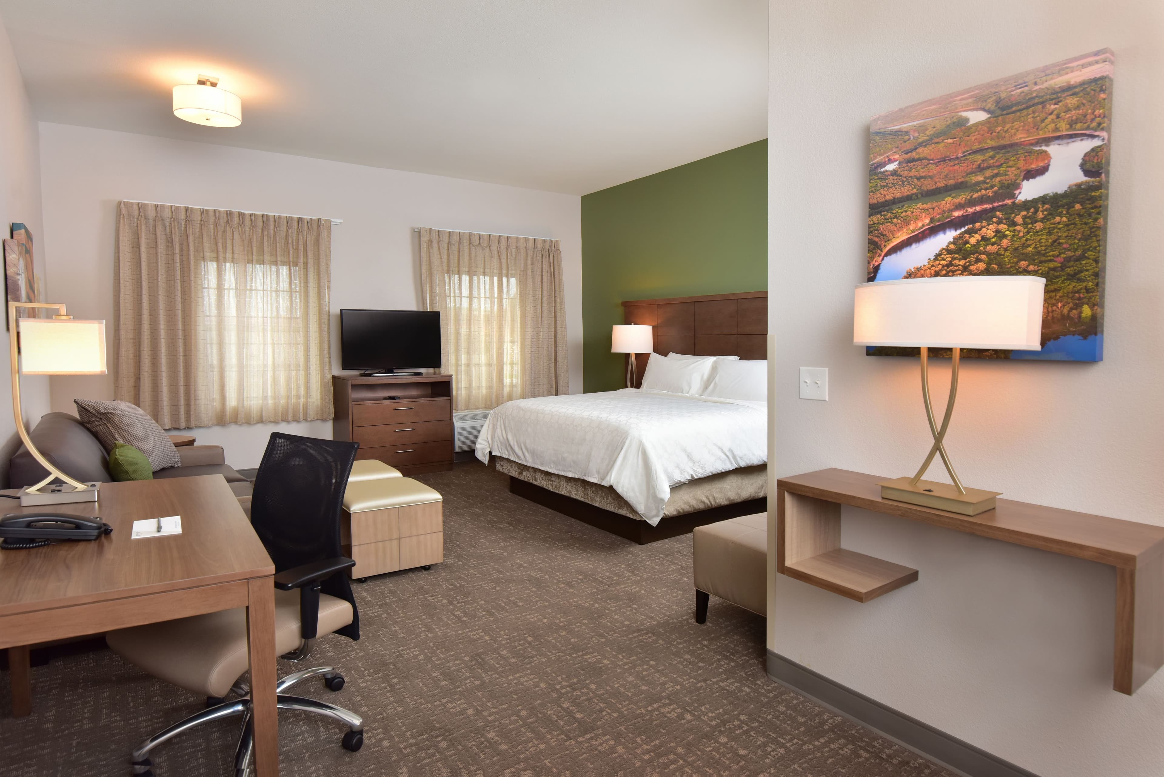 Staybridge Suites Wisconsin Dells - Lake Delton - Image 4