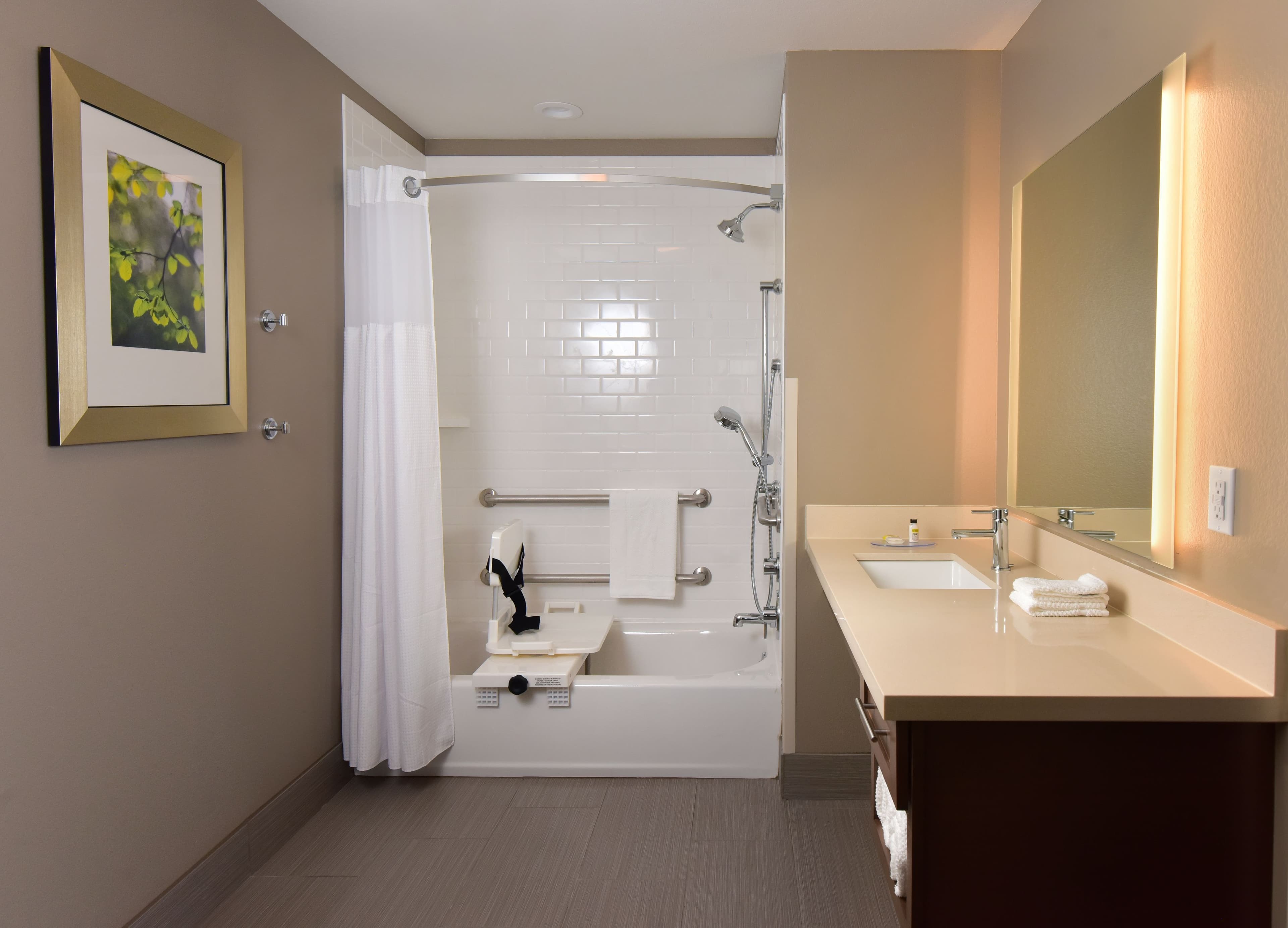 Staybridge Suites Wisconsin Dells - Lake Delton — 10