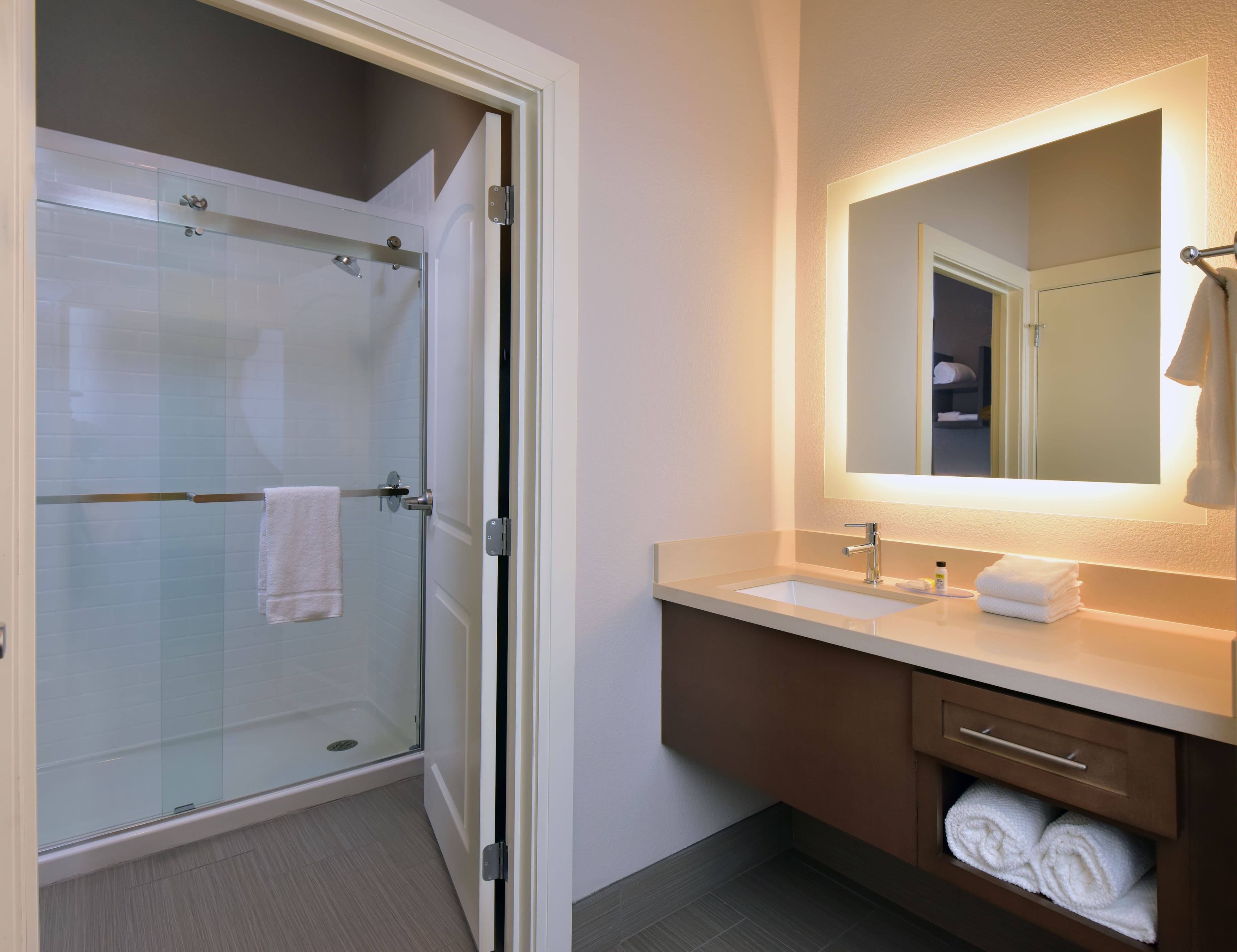 Staybridge Suites Wisconsin Dells - Lake Delton — 6