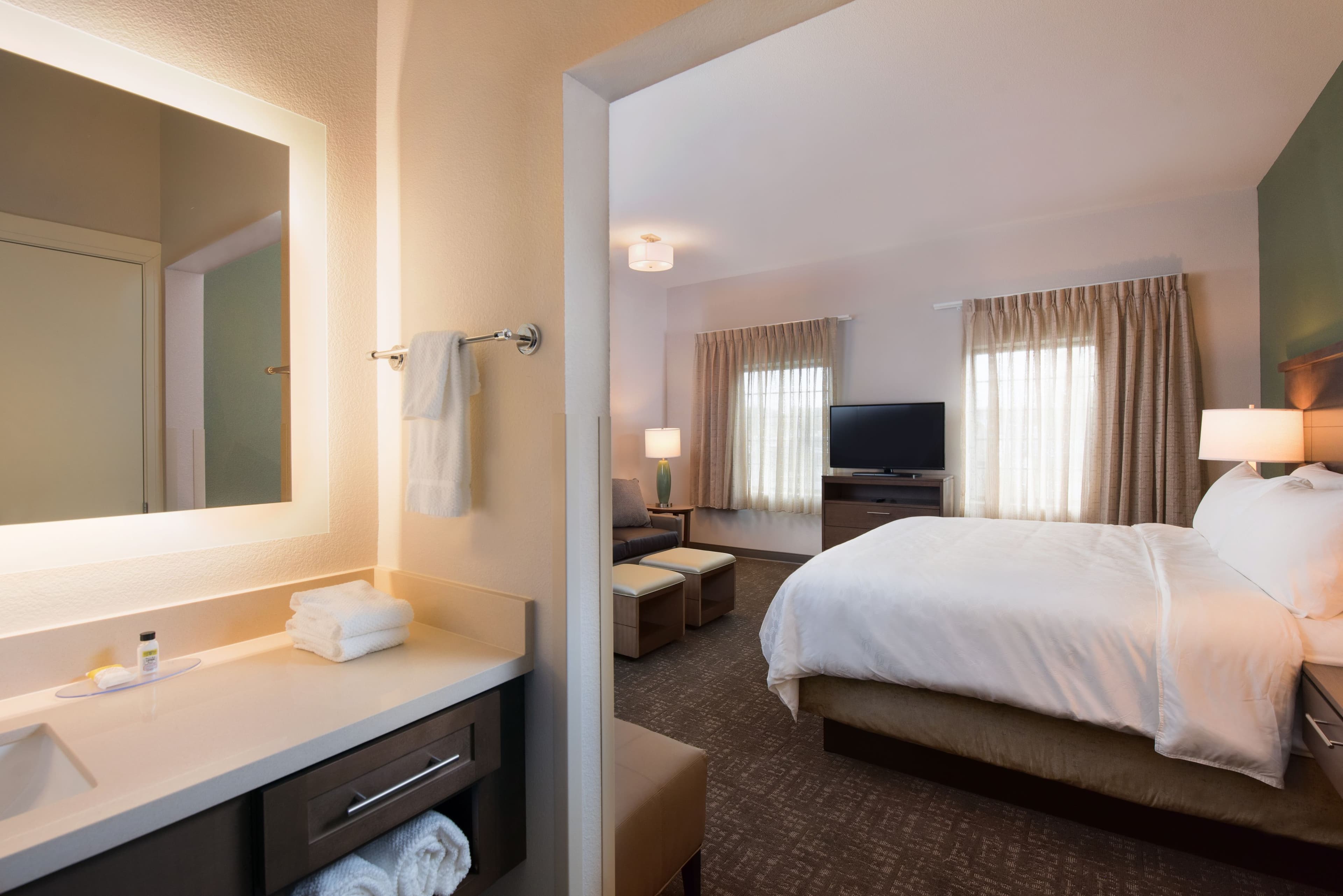 Staybridge Suites Wisconsin Dells - Lake Delton — 7