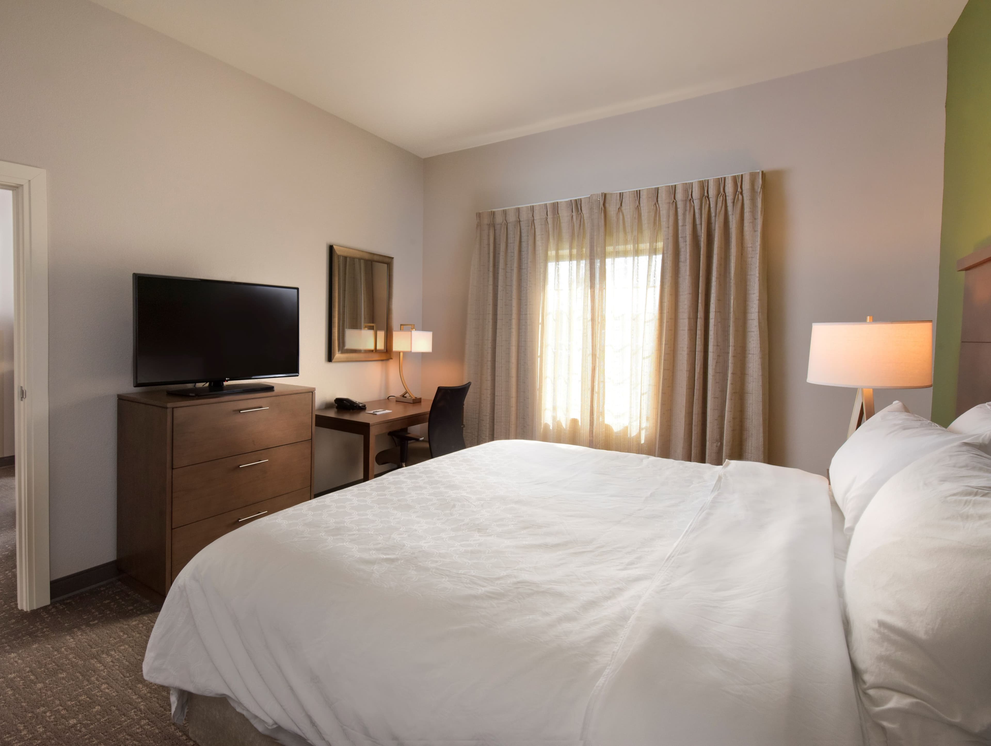 Staybridge Suites Wisconsin Dells - Lake Delton - Image 2