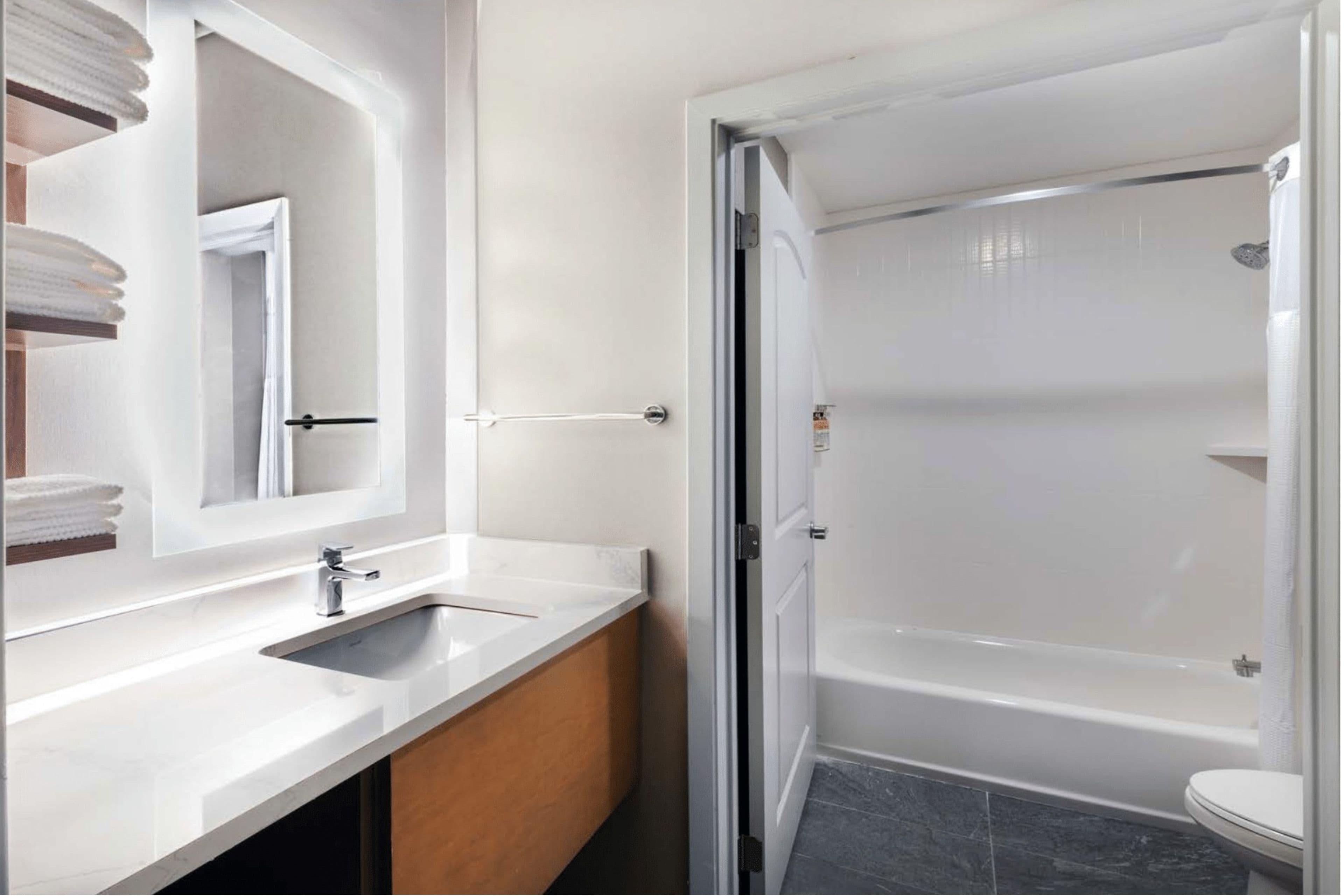 Staybridge Suites Waco South - Woodway - Image 5