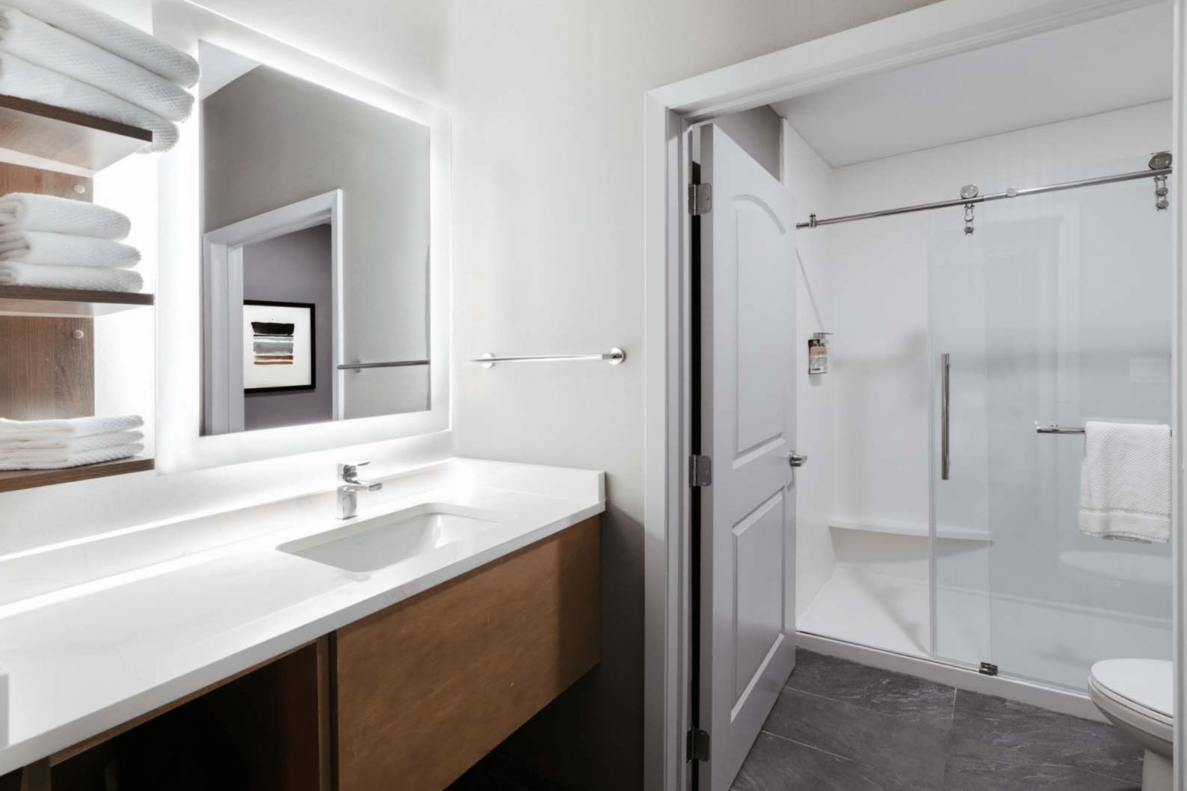 Staybridge Suites Waco South - Woodway - Image 4