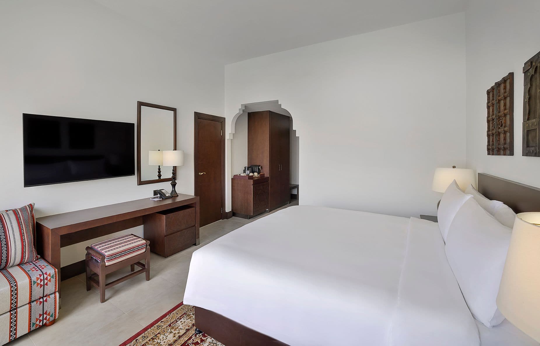 Deluxe Room - Image 5