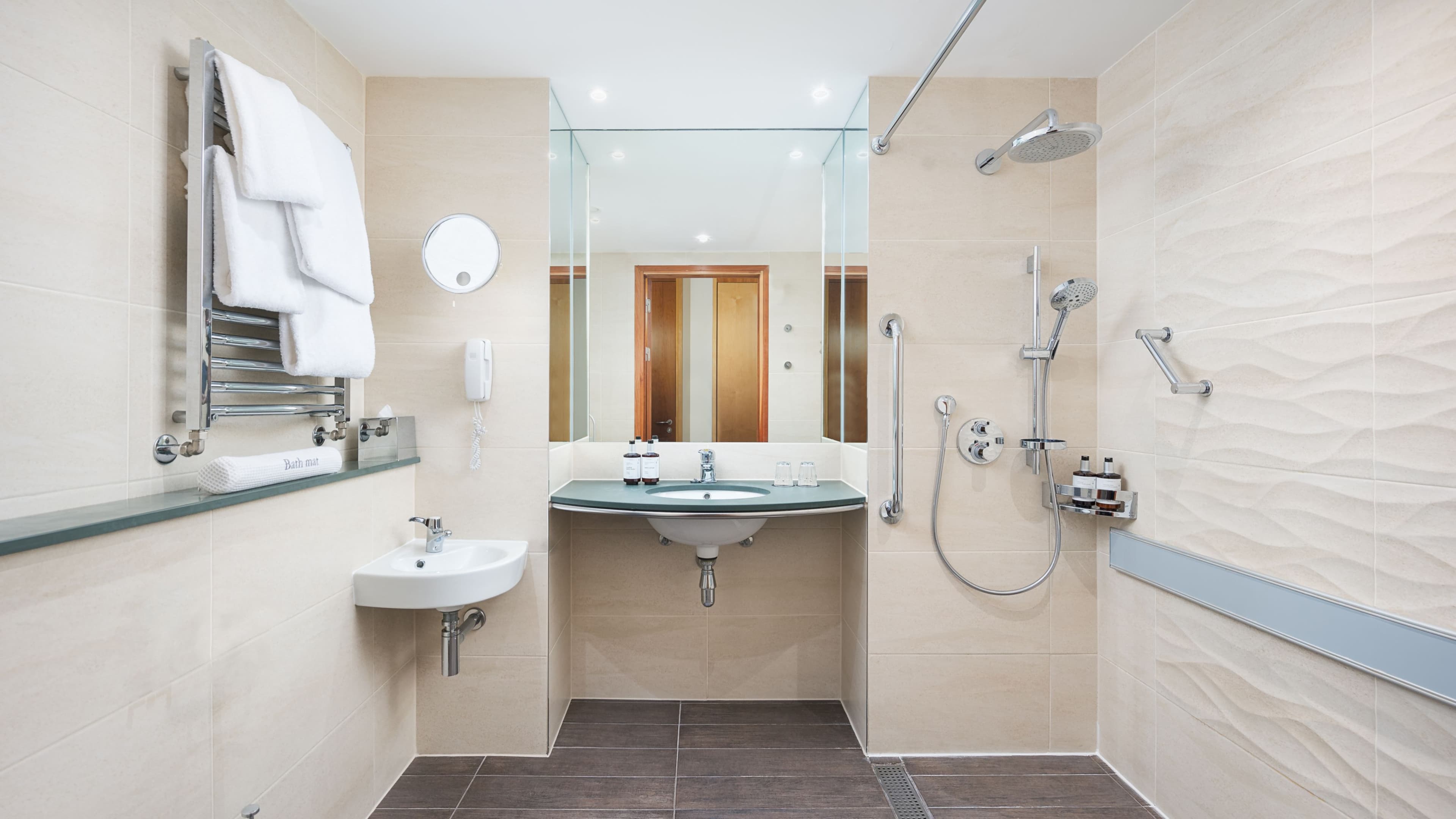 Standard Room - Image 9