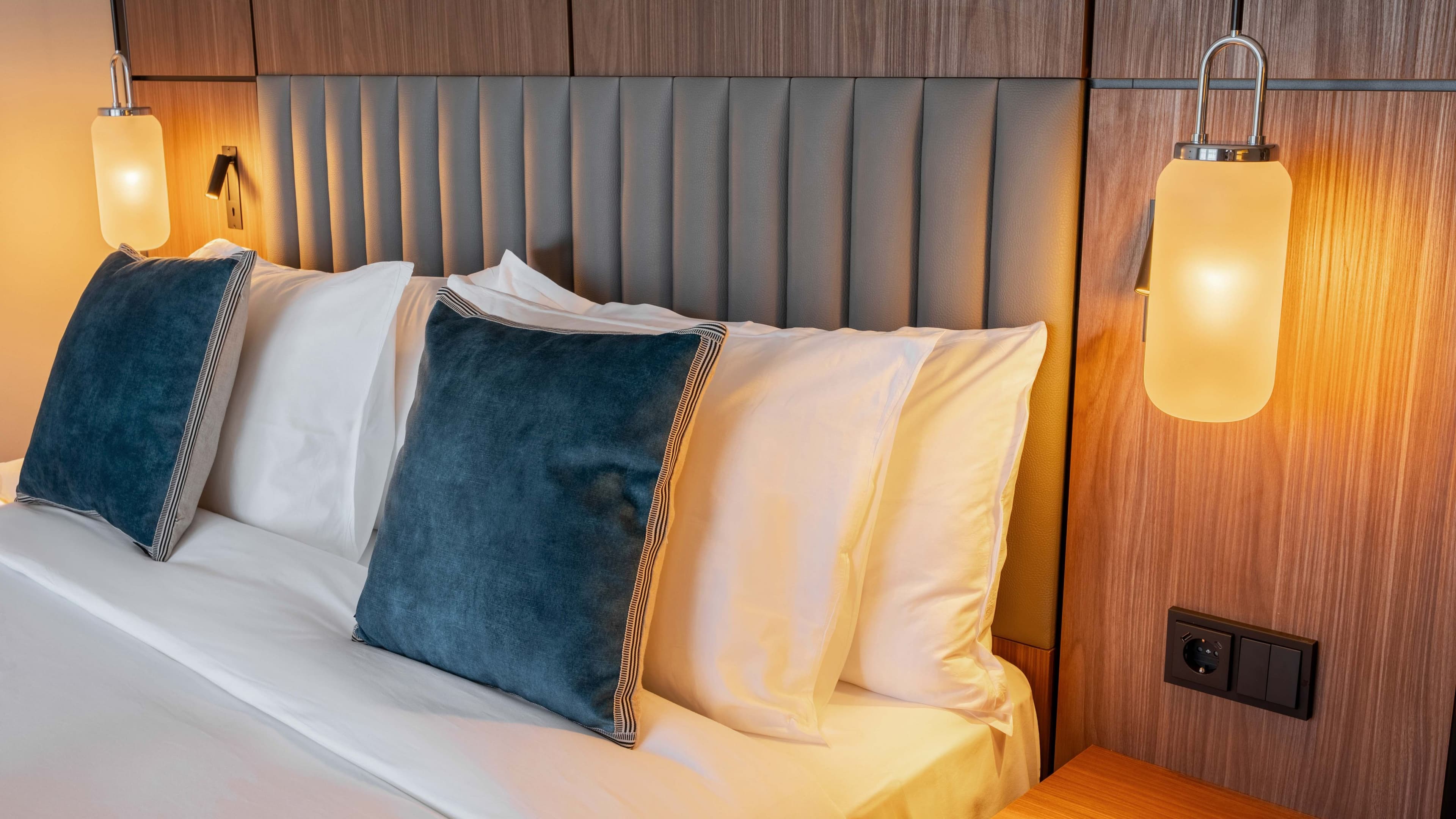 1 Queen Cosy Free Spa Access - Image 8