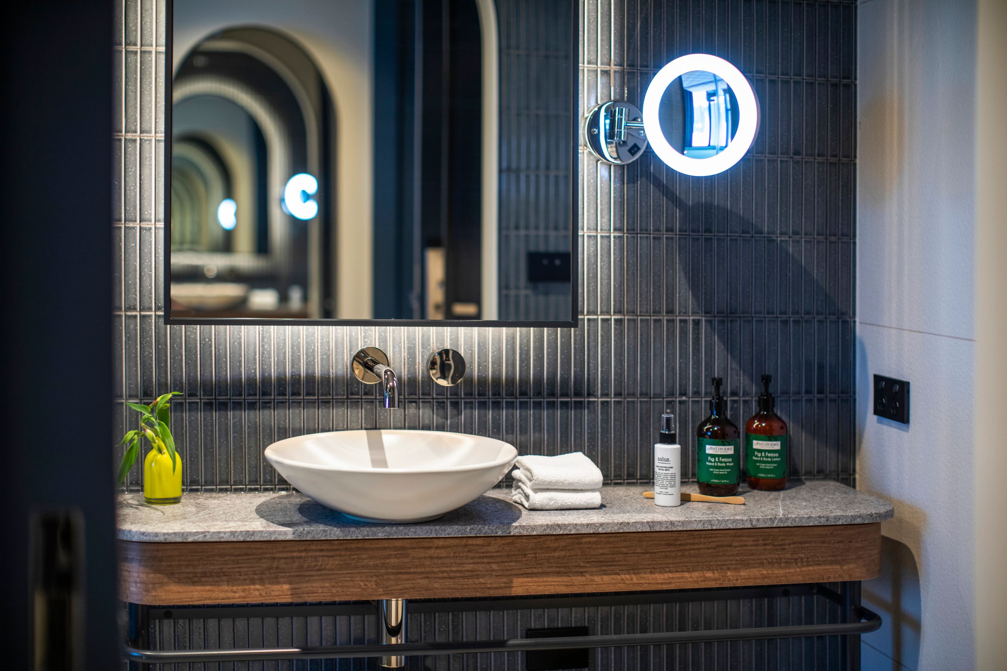 voco Melbourne Central — 98