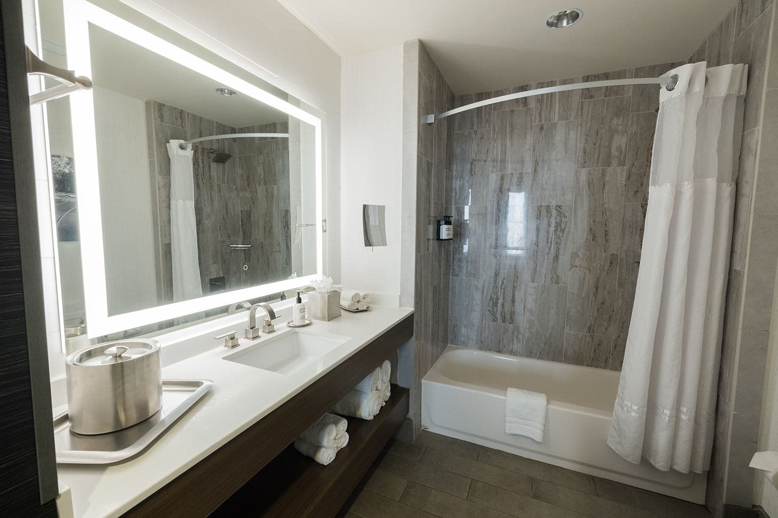voco Hotel Napoleon Memphis — 13