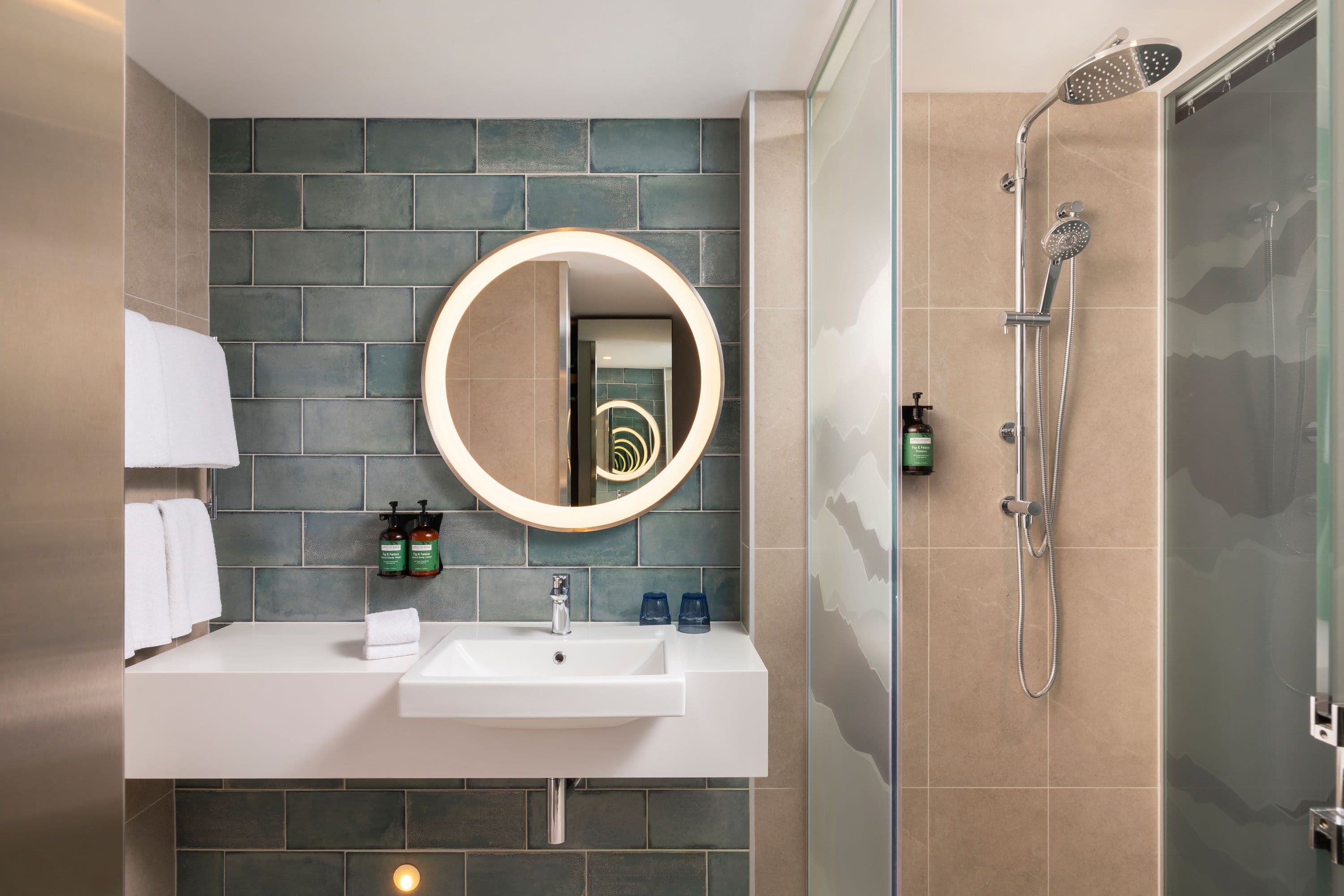 Holiday Inn Express & Suites Queenstown — 7