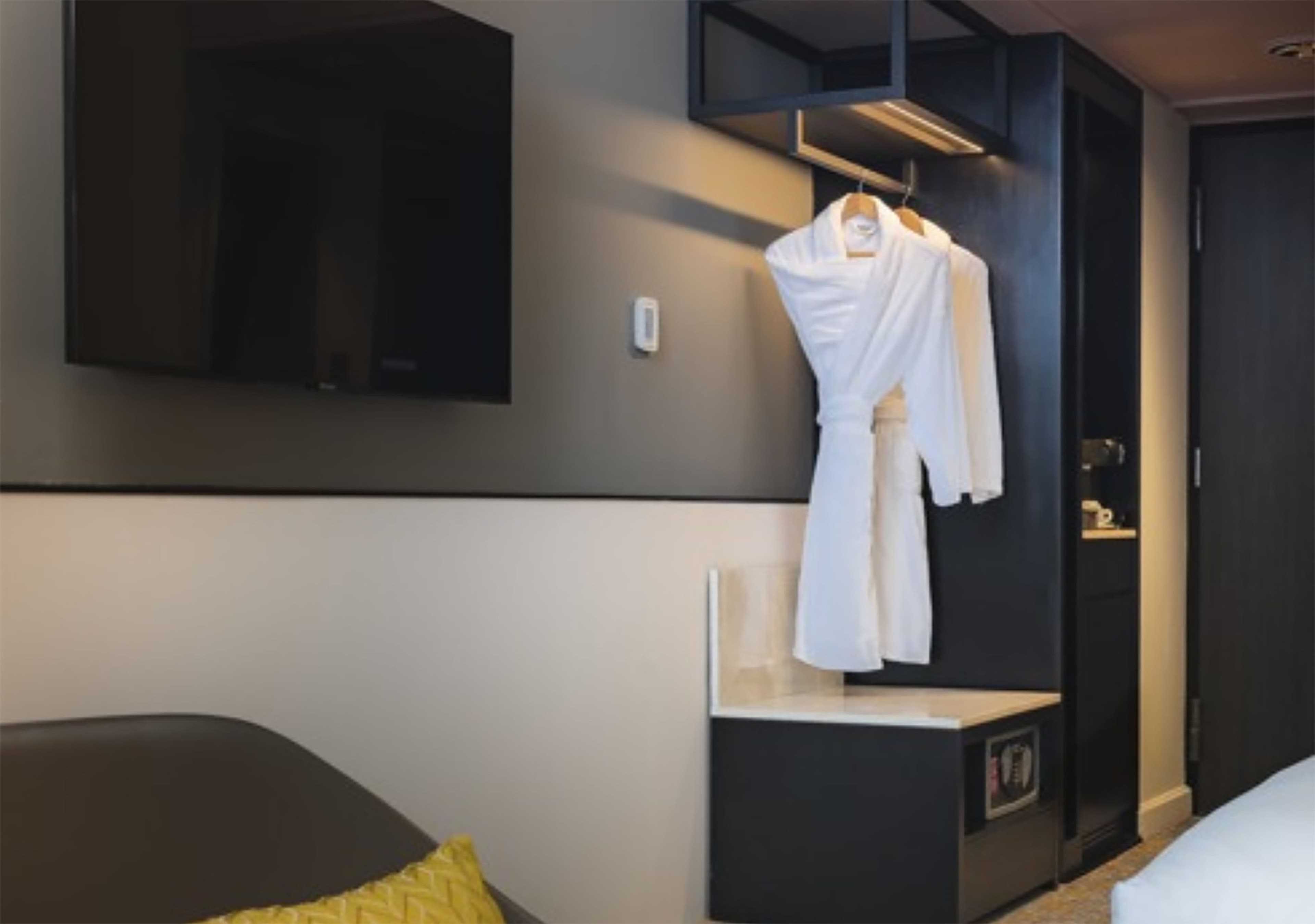 Deluxe High Floor Room - Image 6