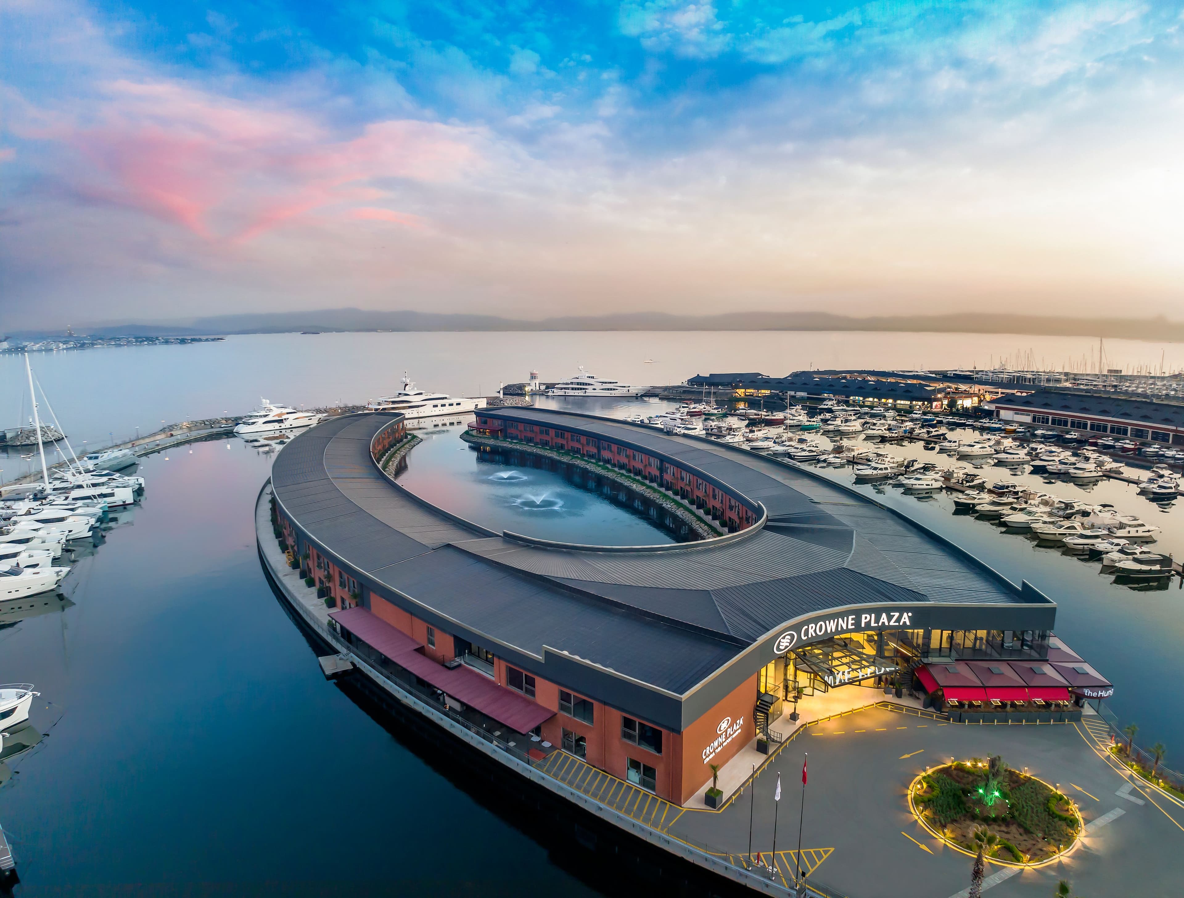 Crowne Plaza Istanbul Tuzla Viaport Marina - Image 1