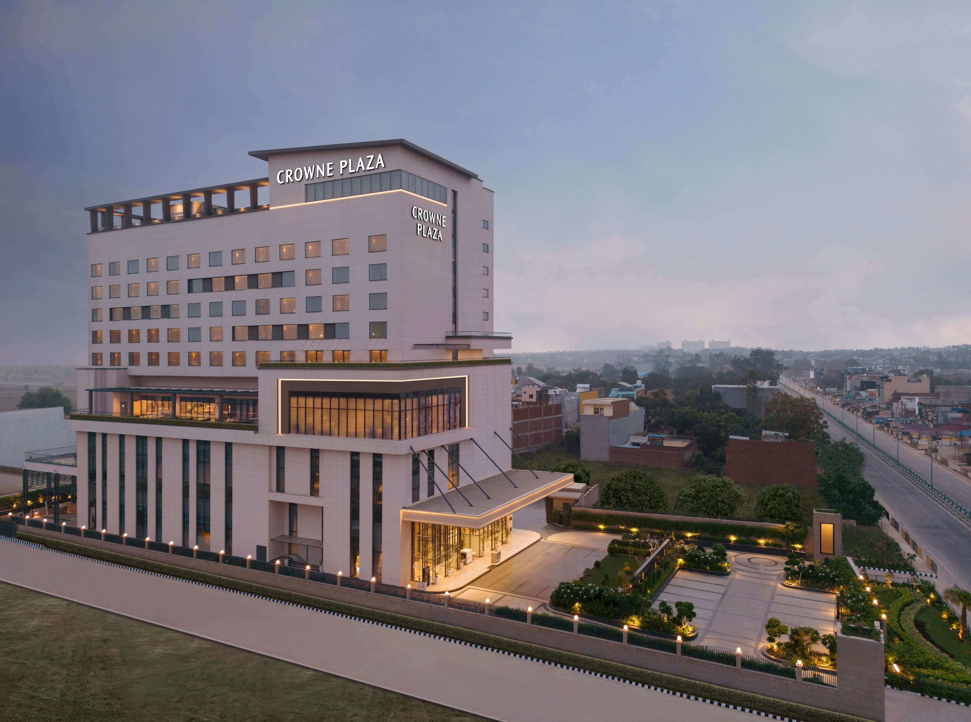 Crowne Plaza Lucknow - Image 1