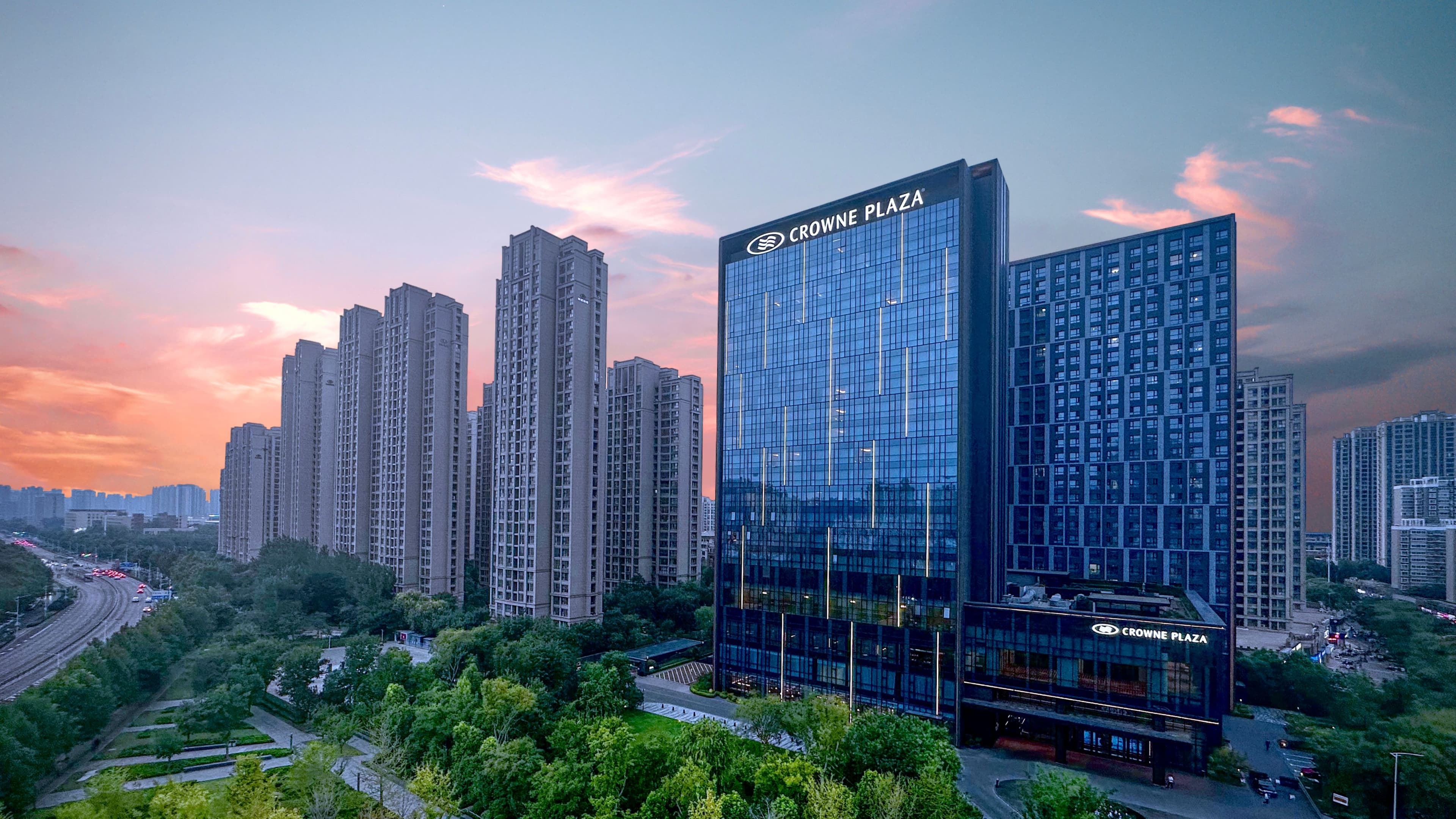 Crowne Plaza Zhengzhou High Tech Zone - Image 1