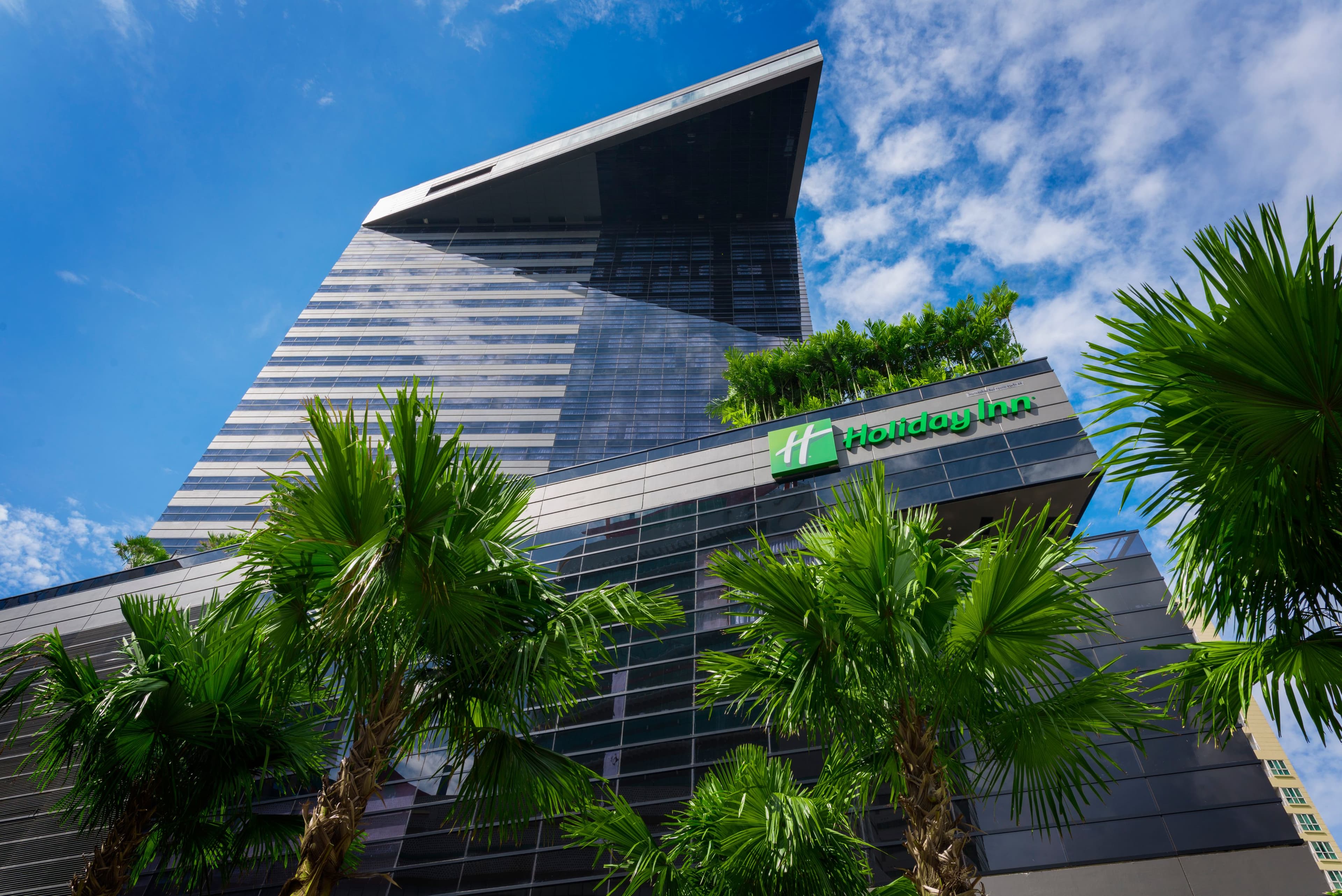 Holiday Inn Bangkok Sukhumvit - Image 1