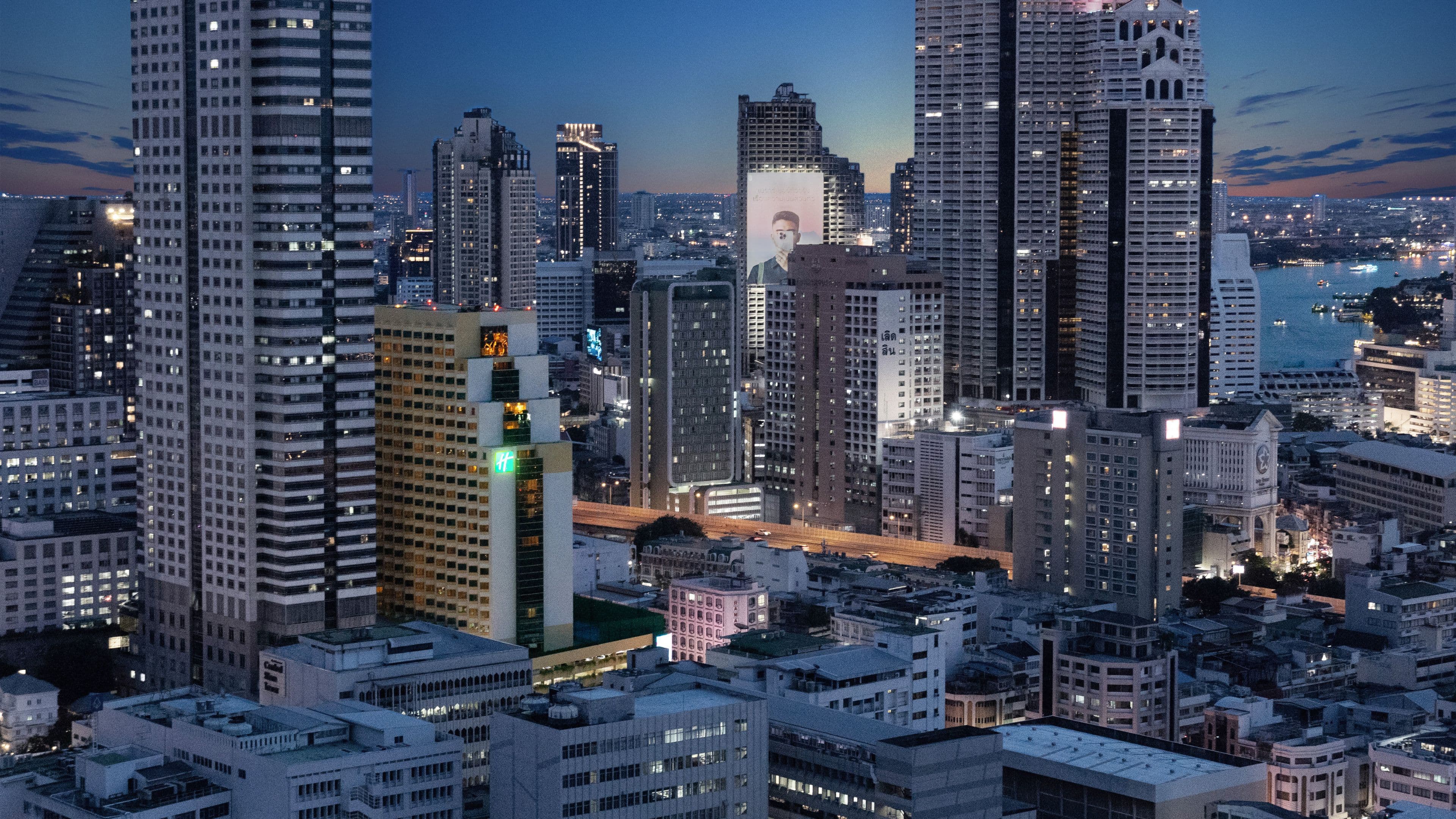 Holiday Inn Bangkok Silom - Image 1
