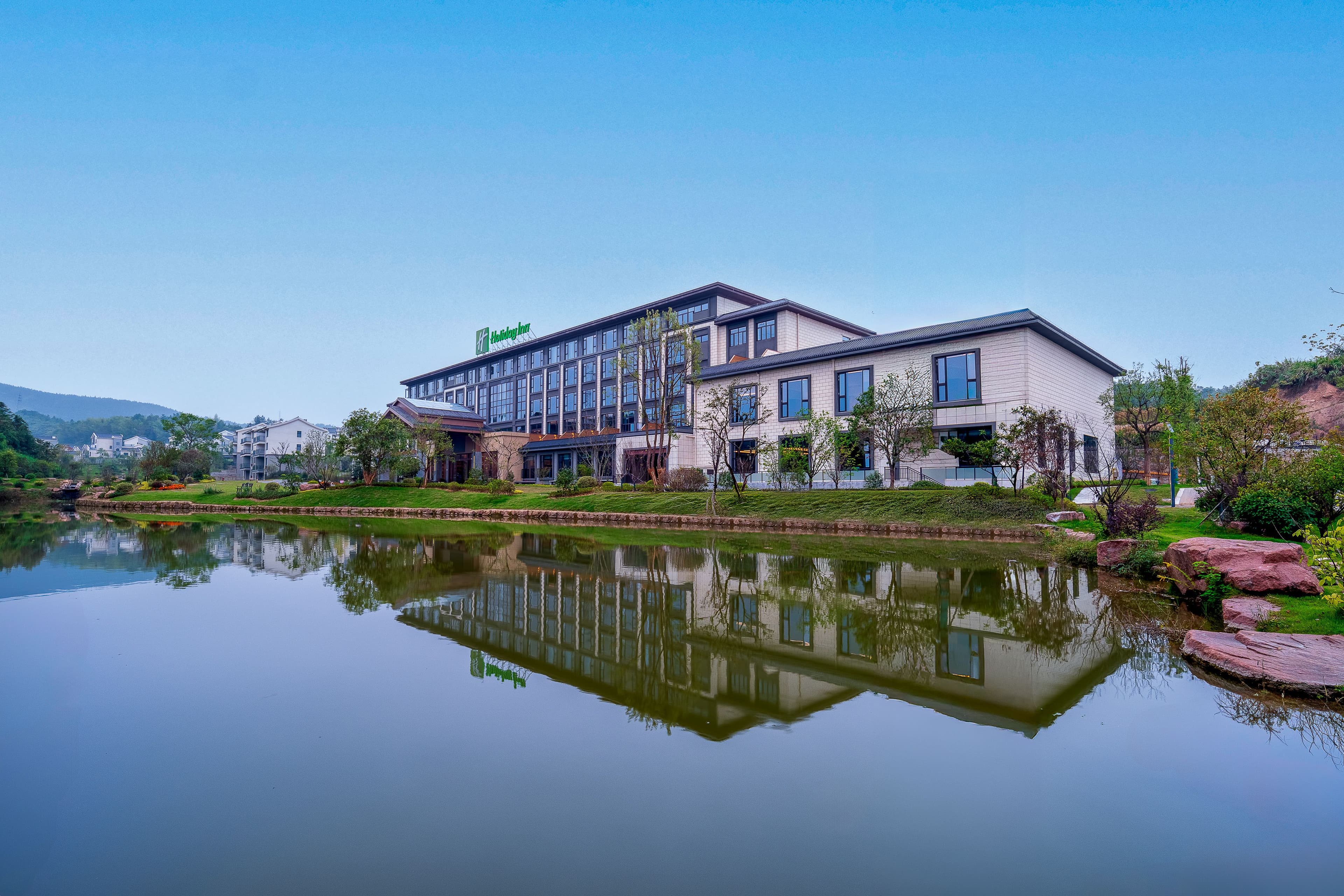 Holiday Inn Jiuhua Mountain Hot Spring - Image 1