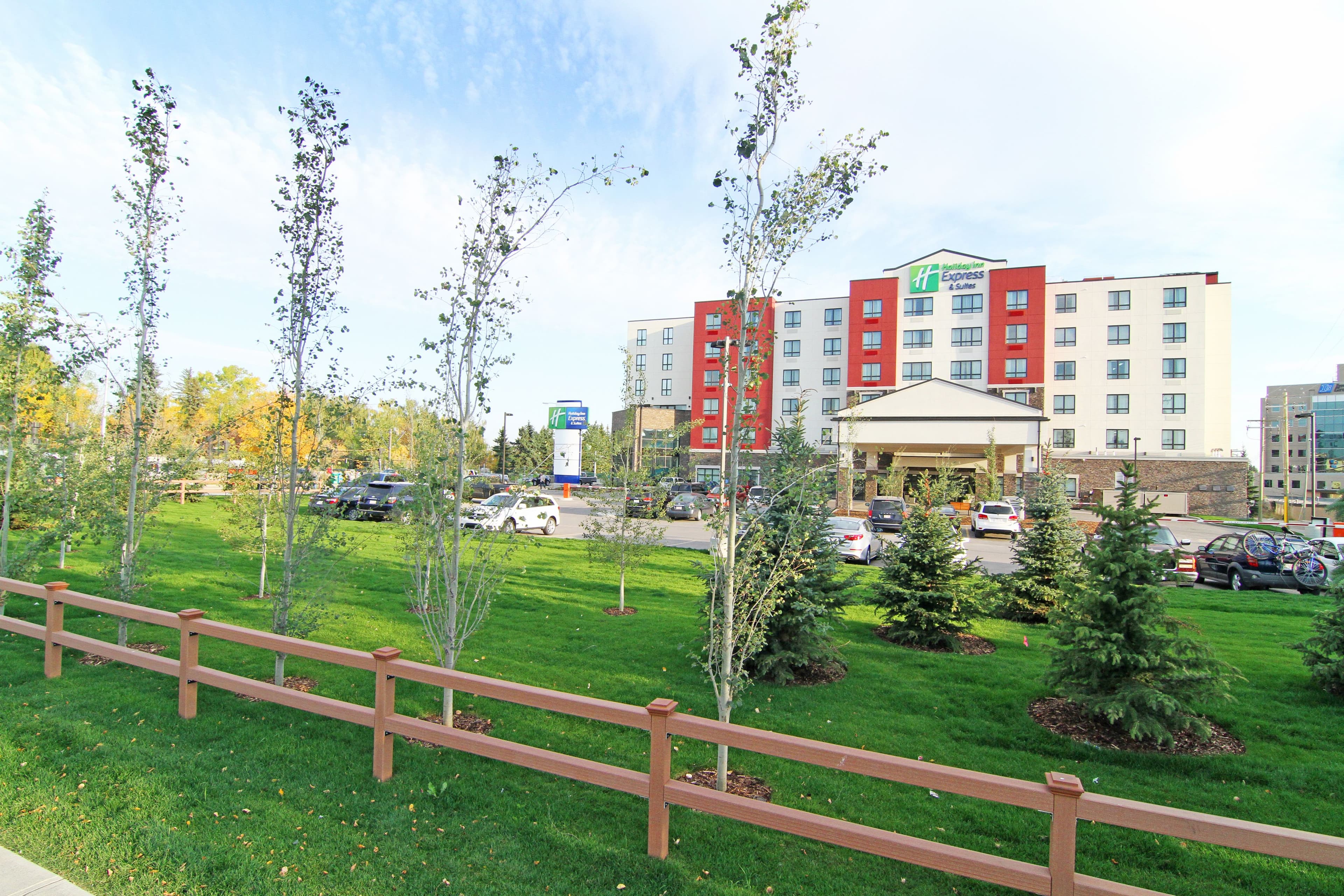 Holiday Inn Express & Suites Calgary NW - University Area
