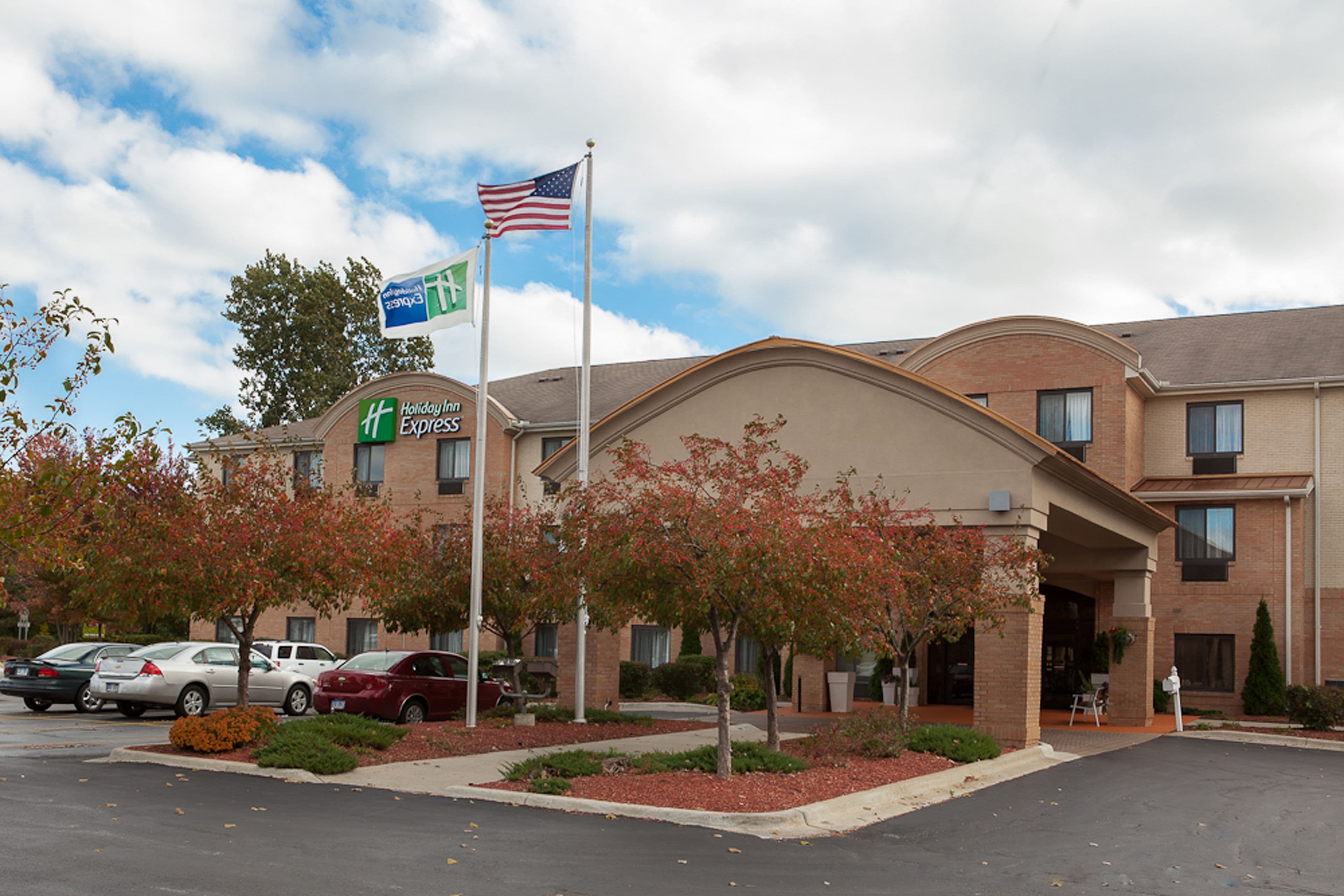 Holiday Inn Express & Suites Canton - Image 1