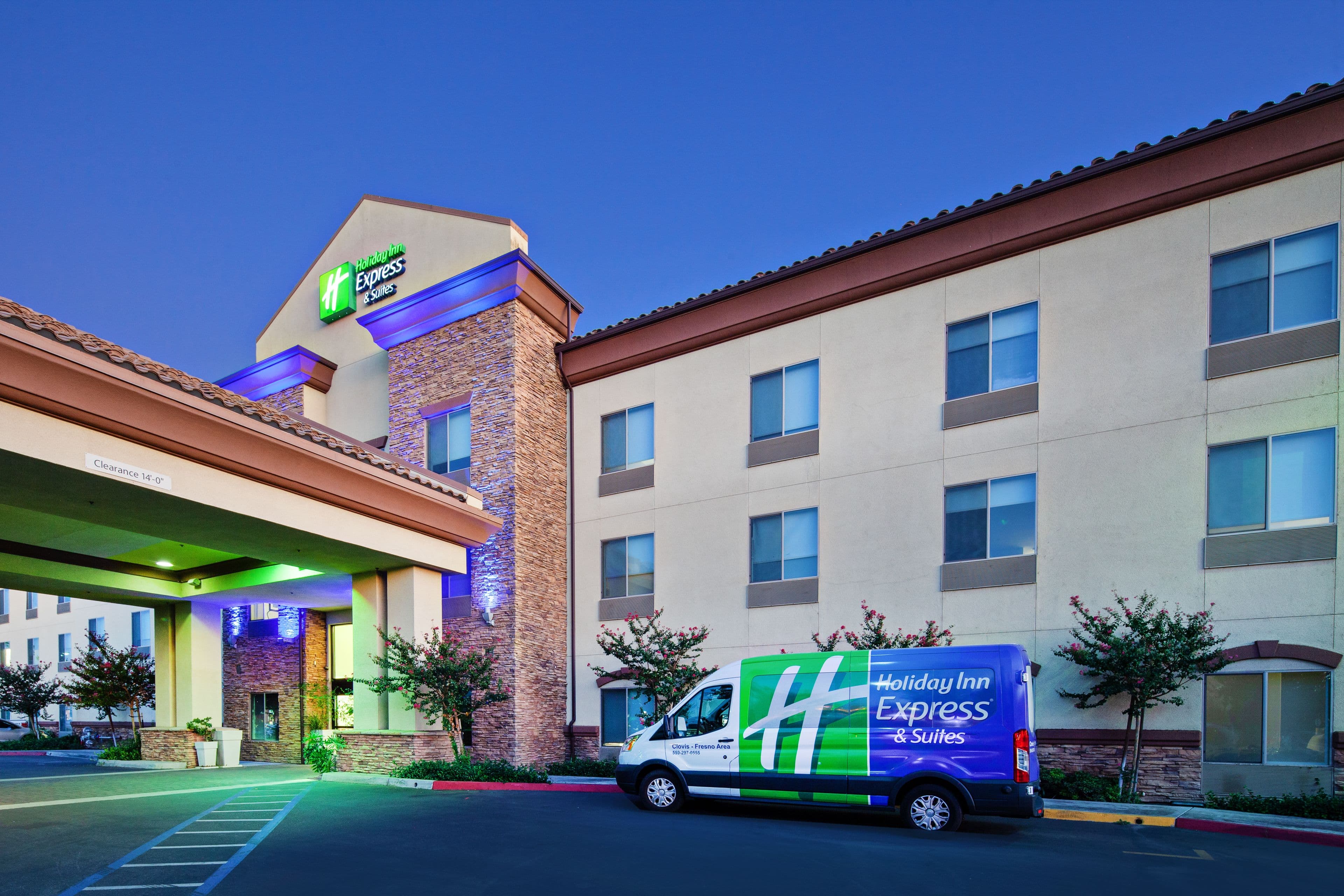 Holiday Inn Express & Suites Clovis-Fresno Area - Image 1