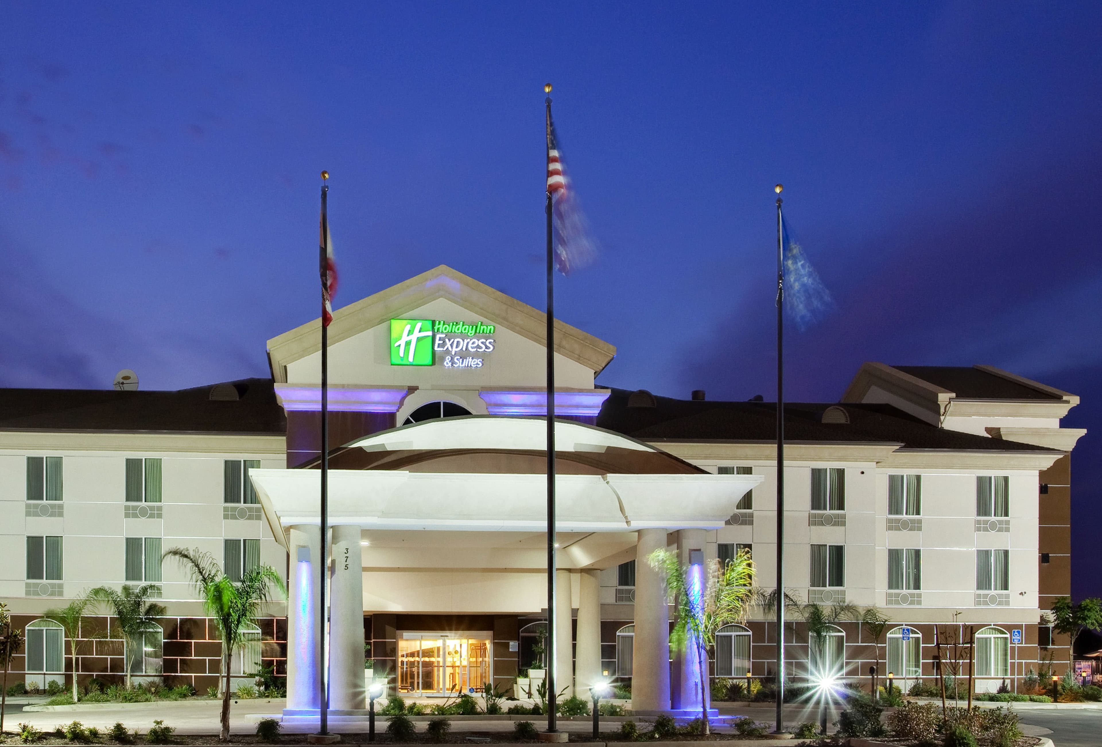 Holiday Inn Express & Suites Dinuba West - Image 1