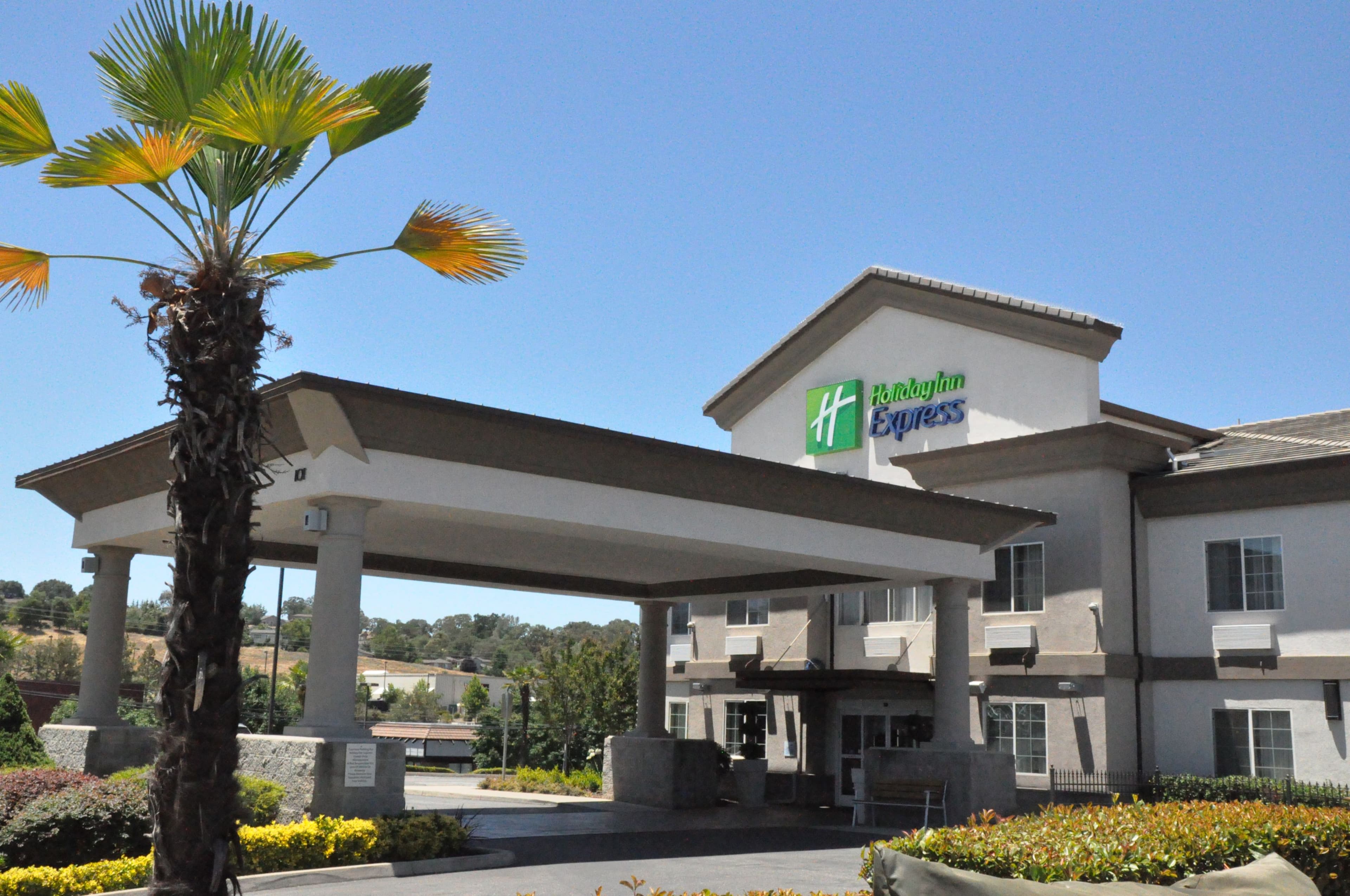 Holiday Inn Express & Suites Jackson - Image 1