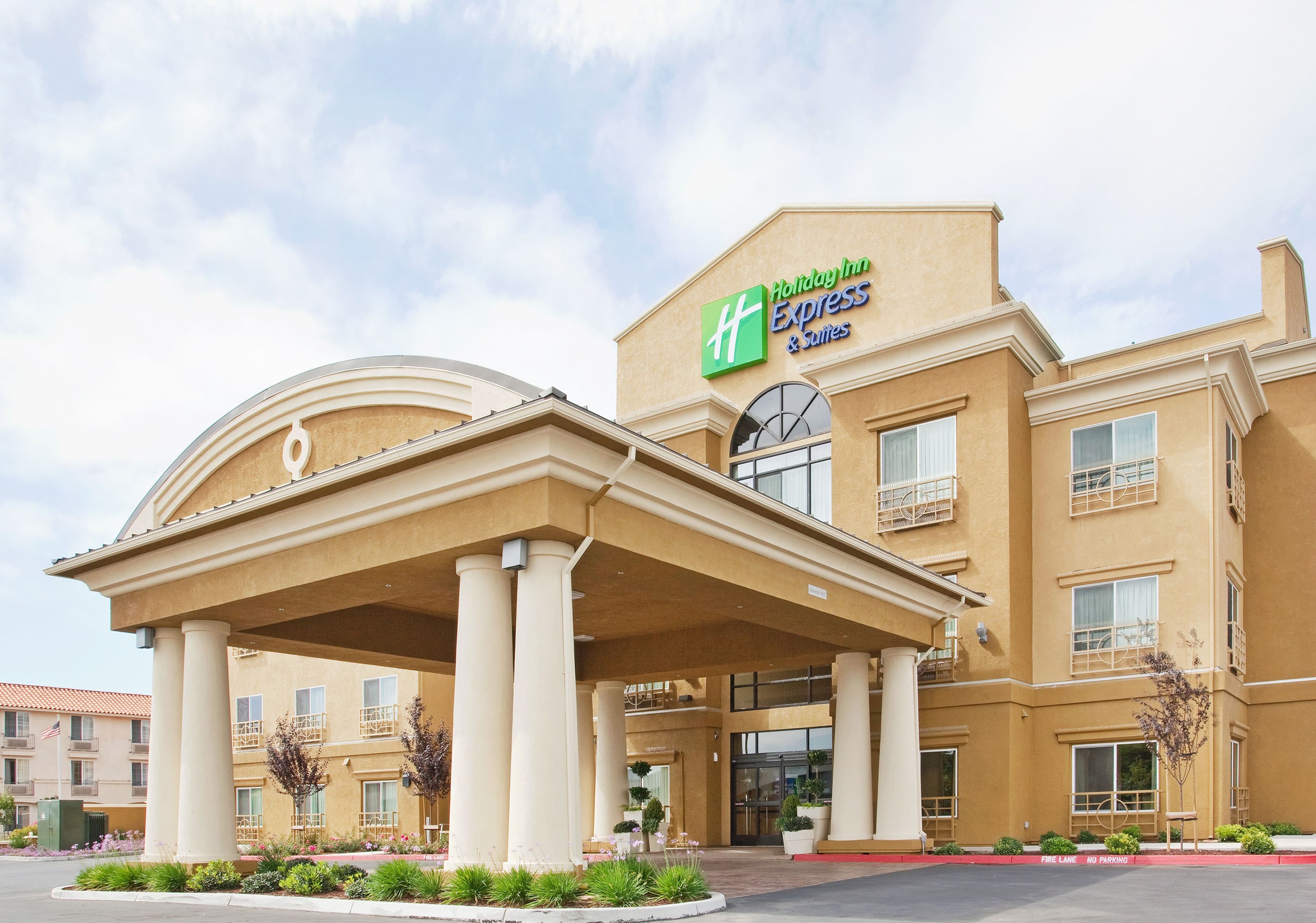 Holiday Inn Express & Suites Salinas - Image 1