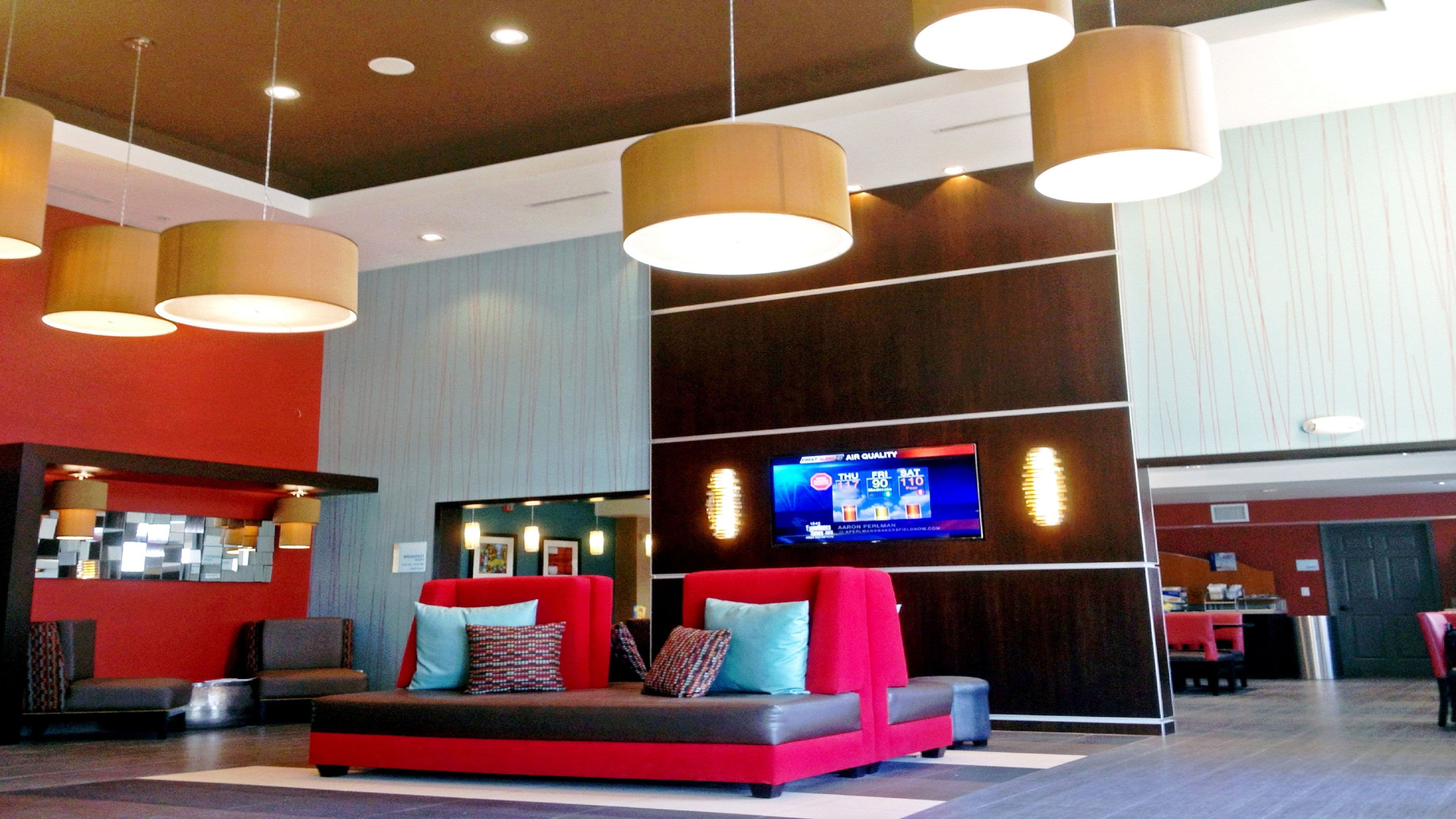 Holiday Inn Express Bakersfield - Image 1