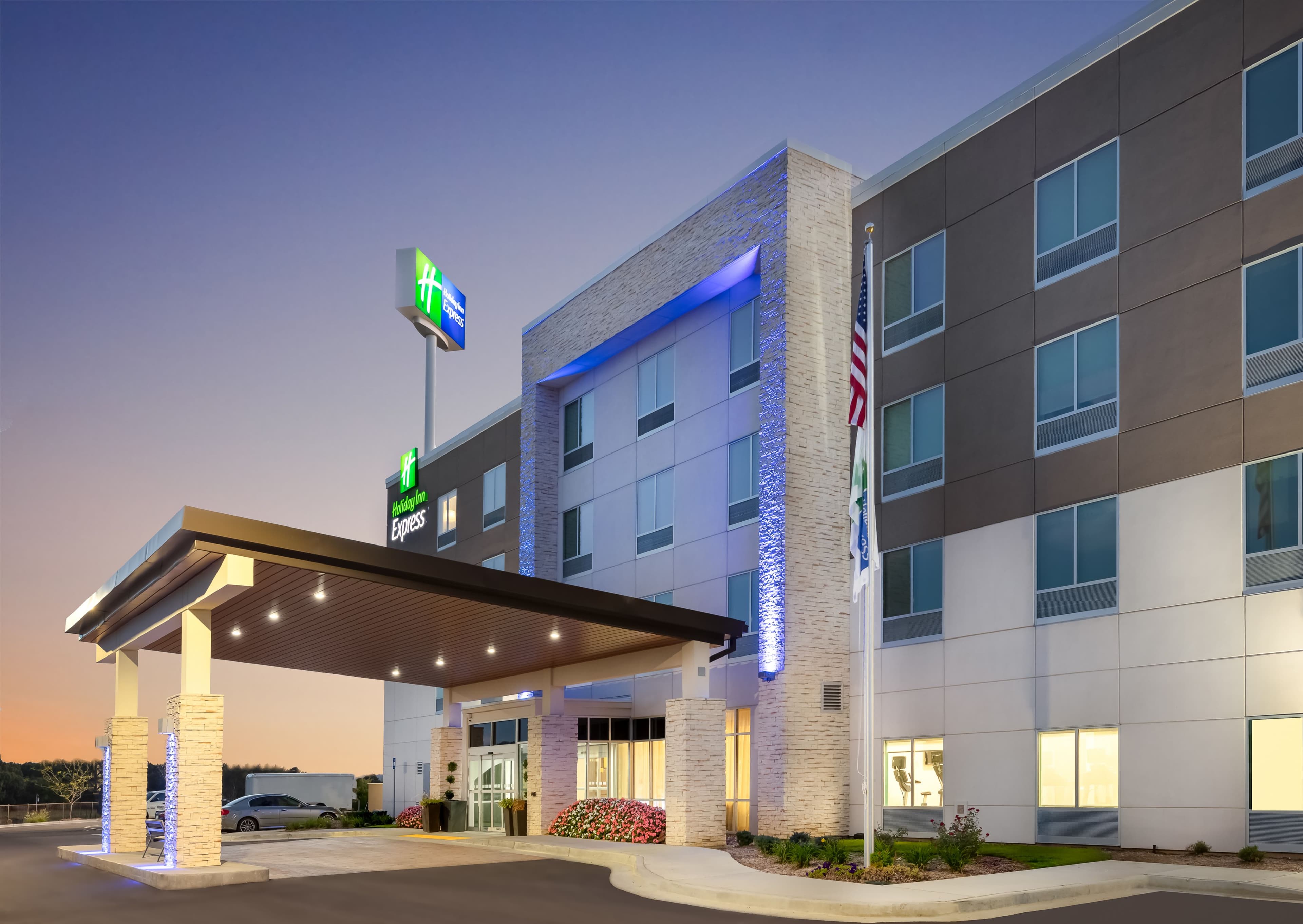 Holiday Inn Express Calhoun South - Image 1