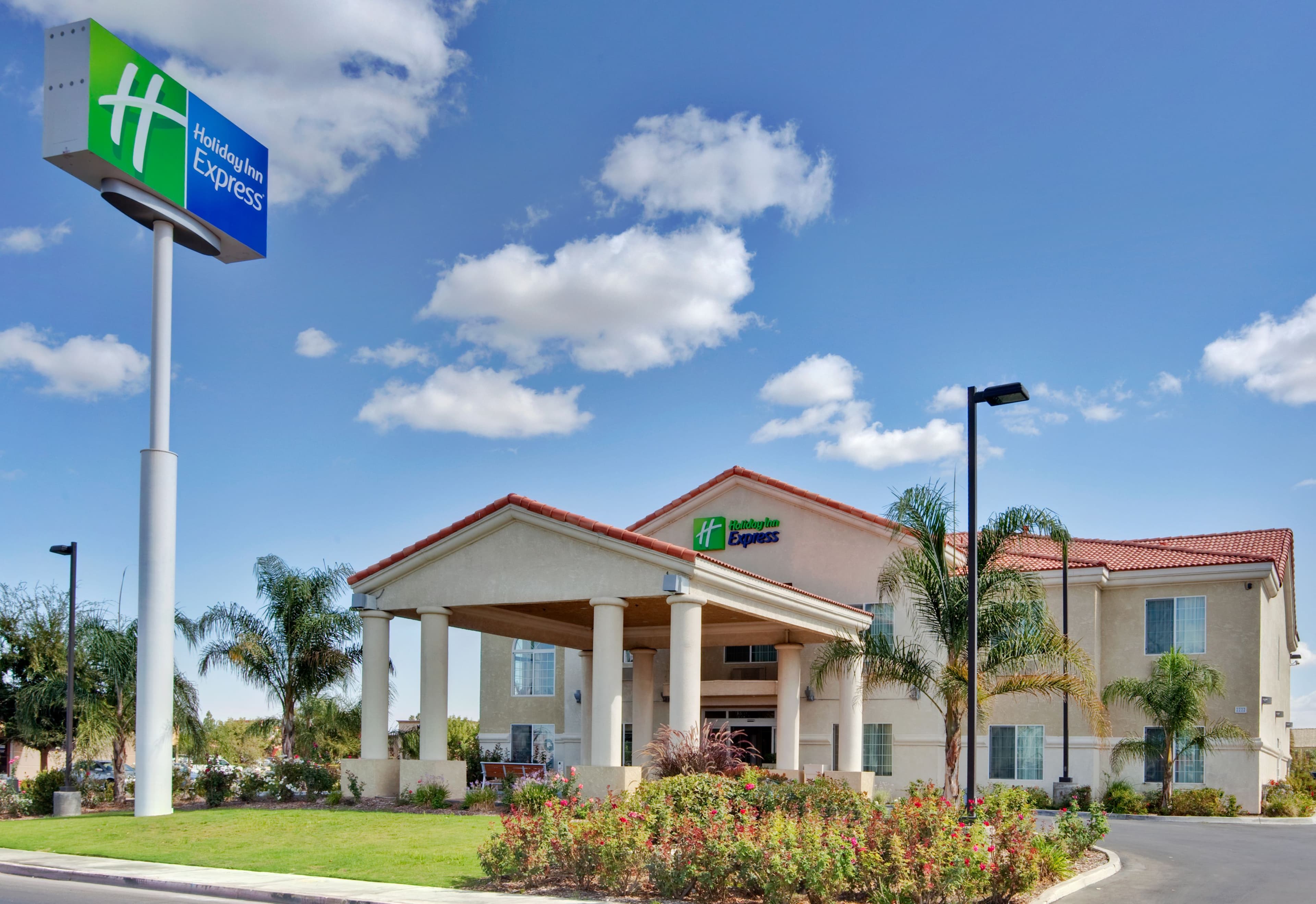 Holiday Inn Express Delano Hwy 99 - Image 1