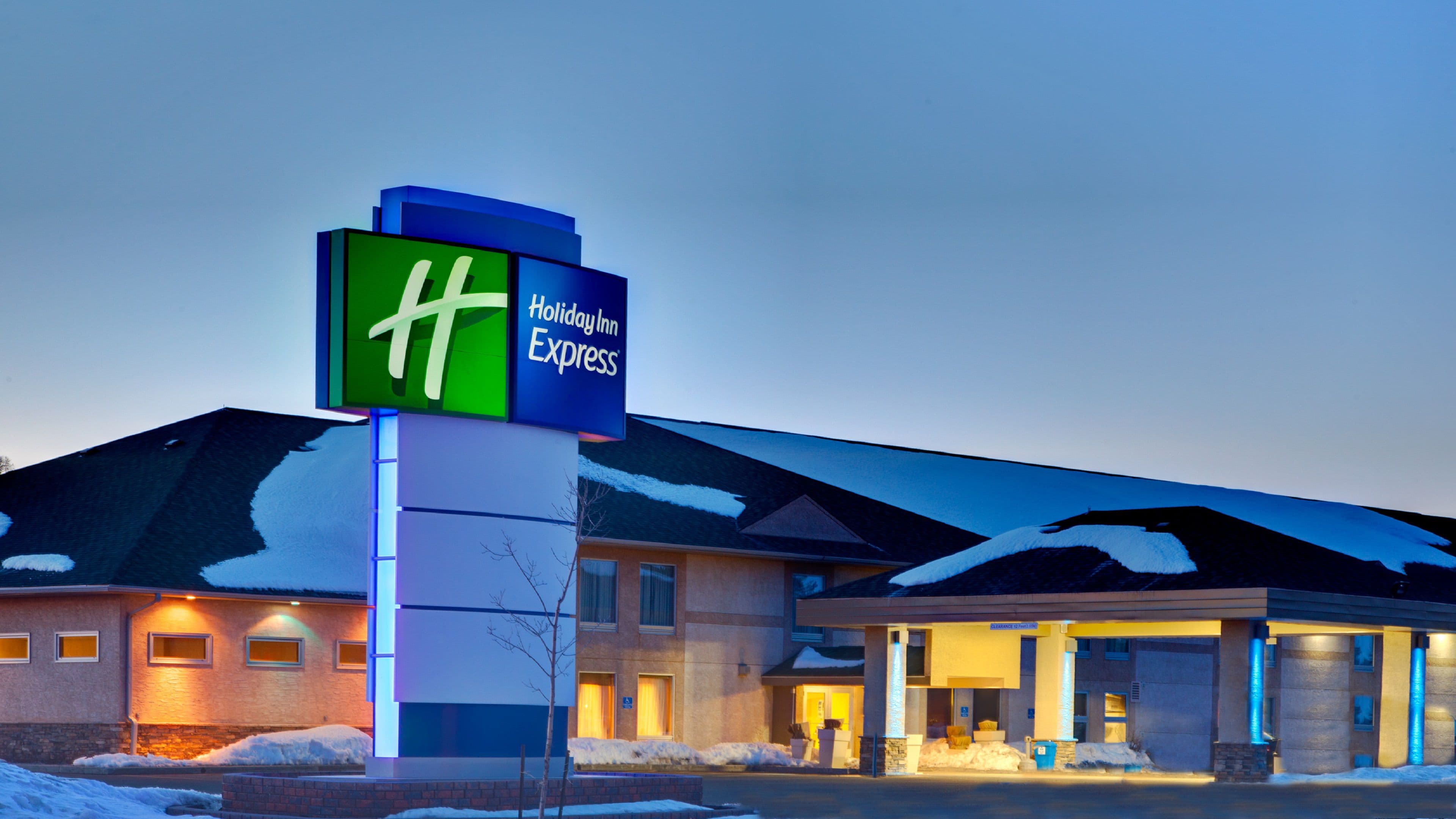 Holiday Inn Express Dryden - Image 1
