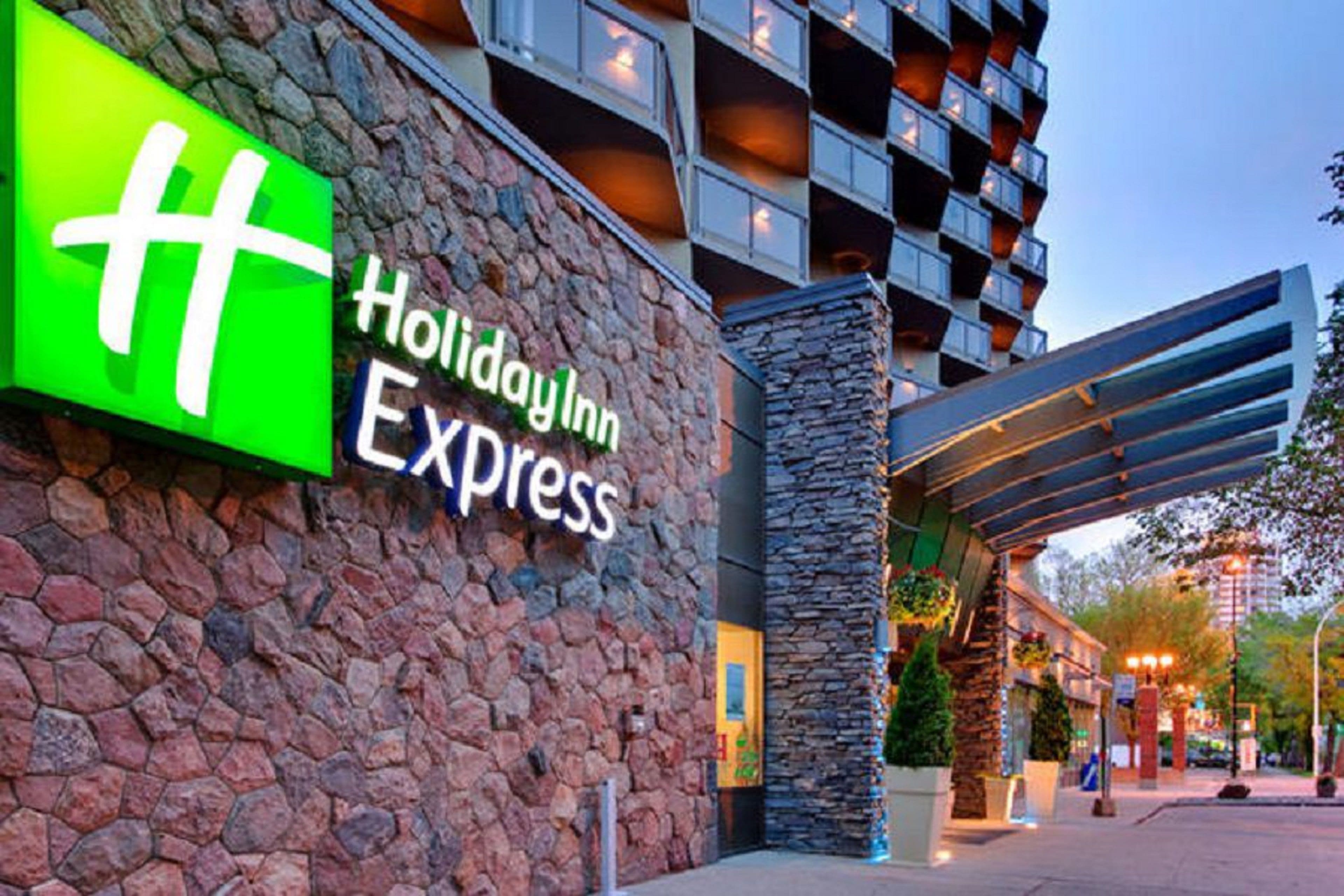 Holiday Inn Express Edmonton Downtown - Image 1