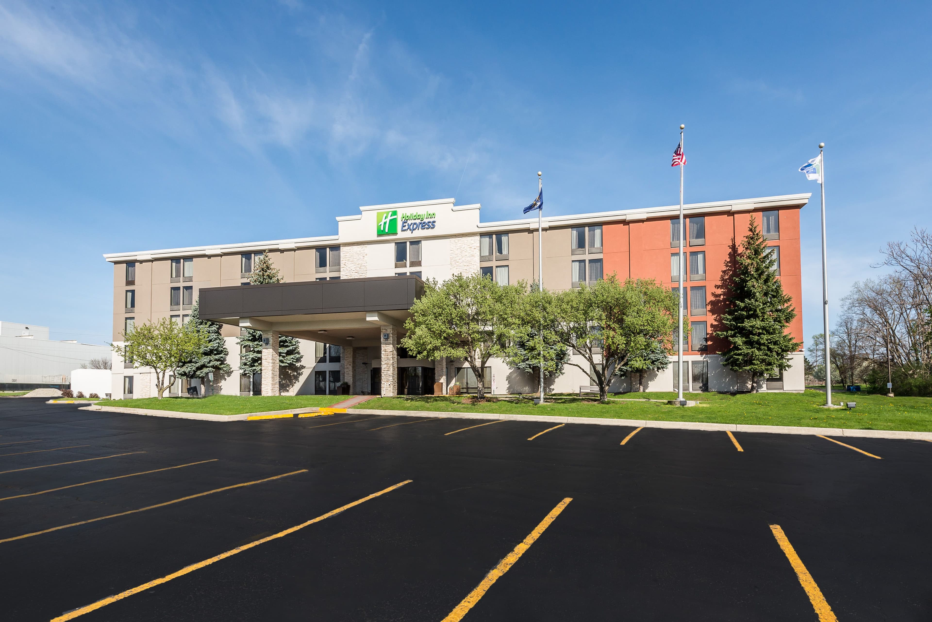 Holiday Inn Express Flint-Campus Area - Image 1