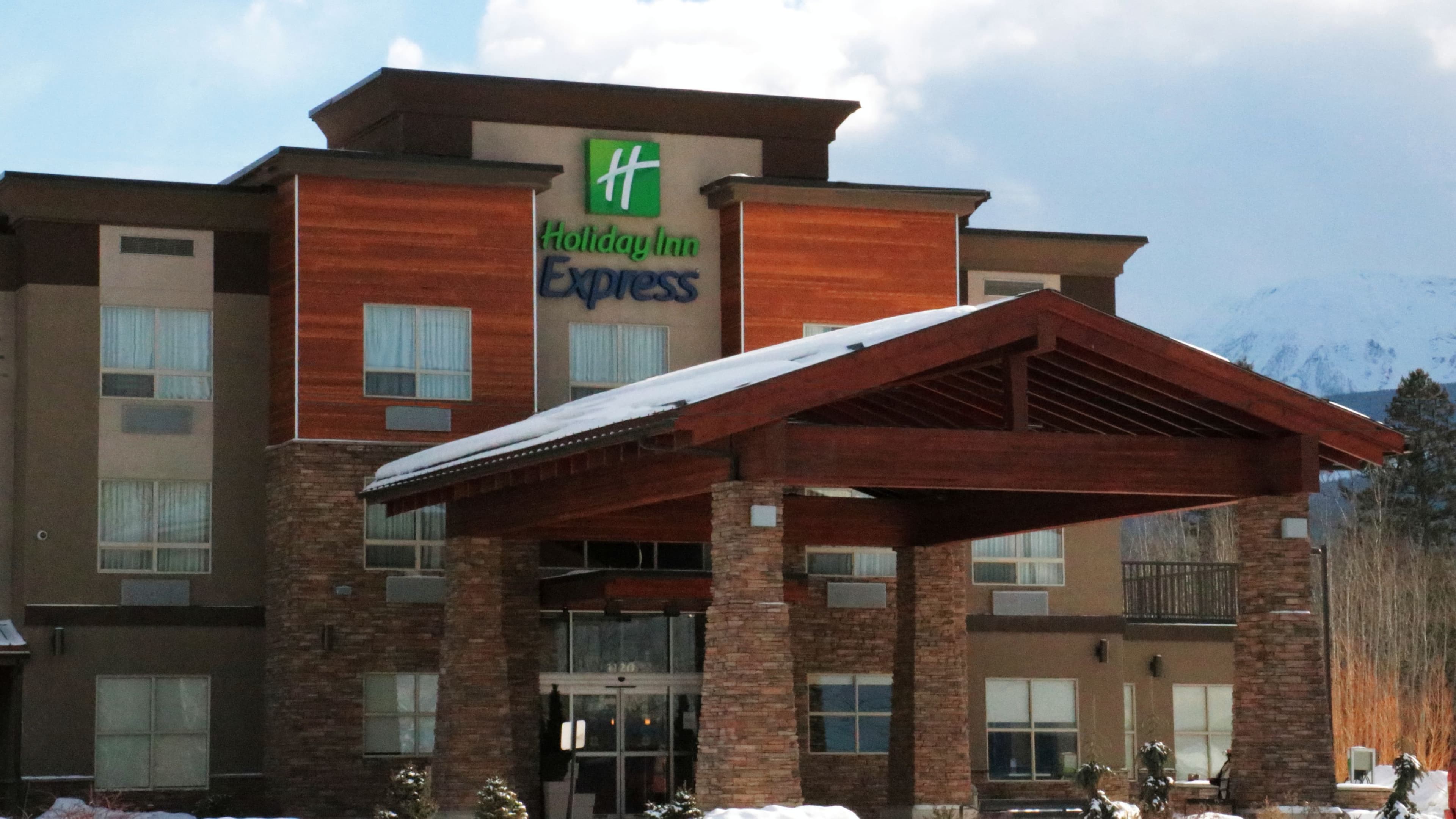 Holiday Inn Express Golden-Kicking Horse - Image 1