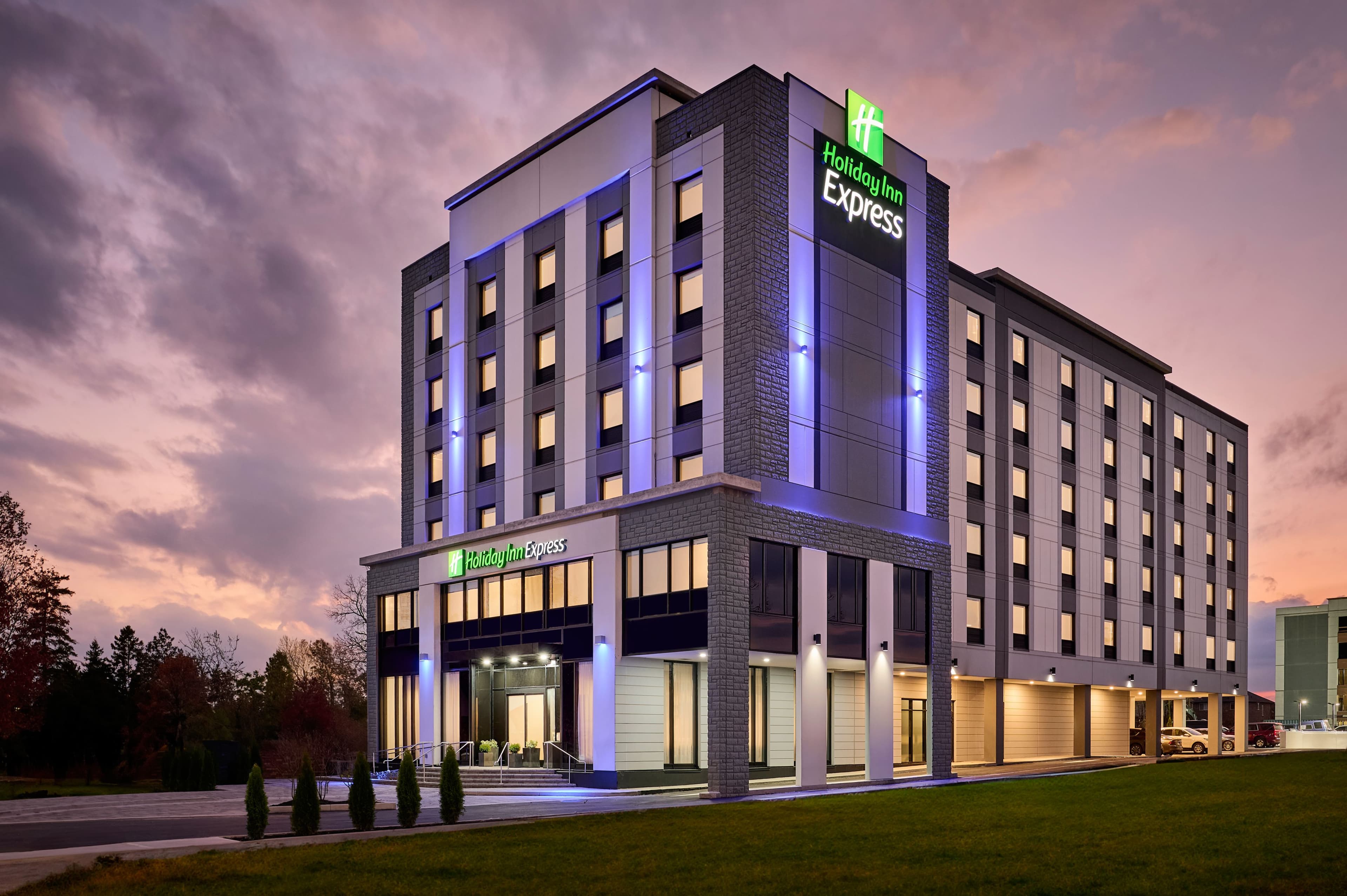 Holiday Inn Express Hamilton - Upper James - Image 1