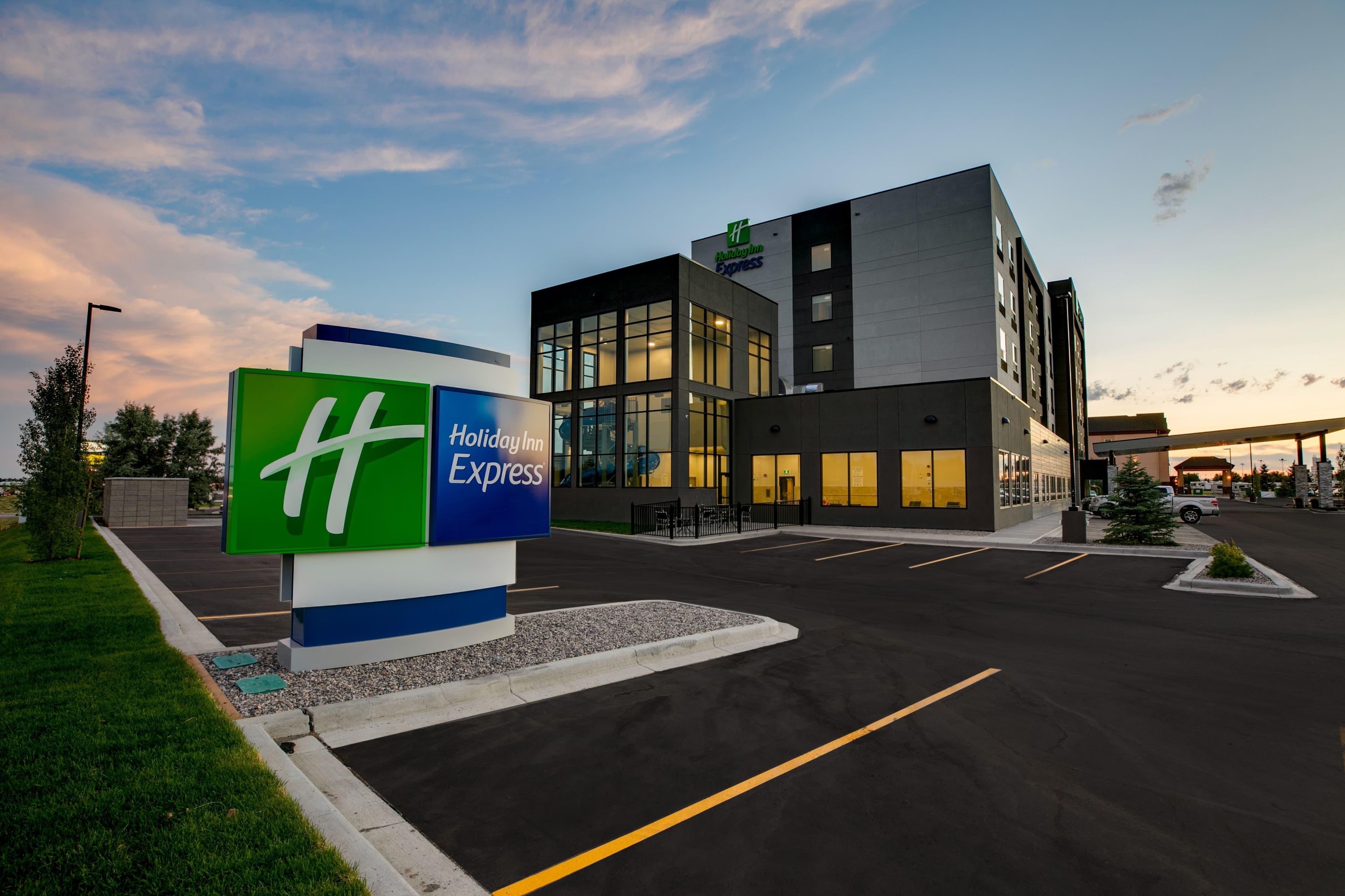 Holiday Inn Express Lethbridge Southeast - Image 1